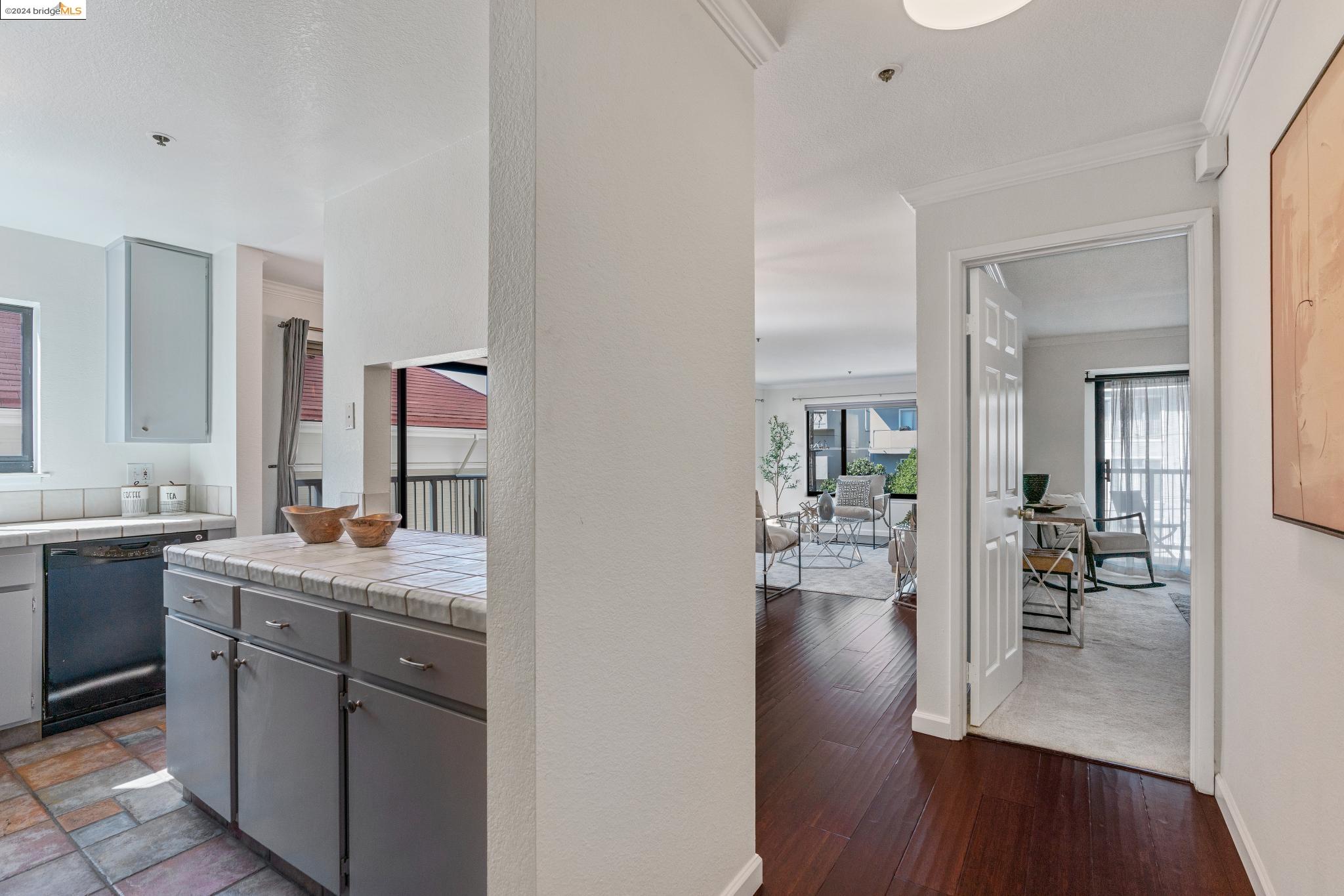 Detail Gallery Image 13 of 35 For 322 Hanover Ave #313,  Oakland,  CA 94606 - 2 Beds | 2 Baths