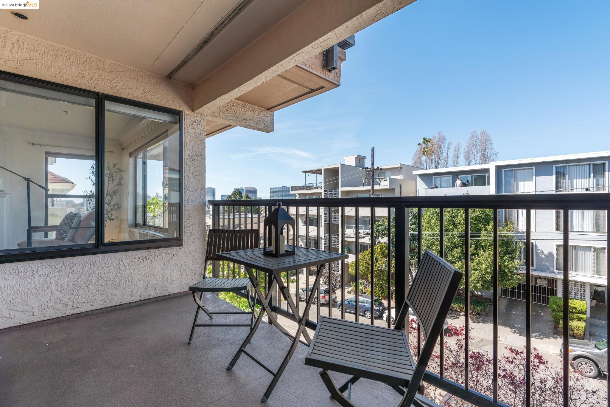 Detail Gallery Image 16 of 35 For 322 Hanover Ave #313,  Oakland,  CA 94606 - 2 Beds | 2 Baths