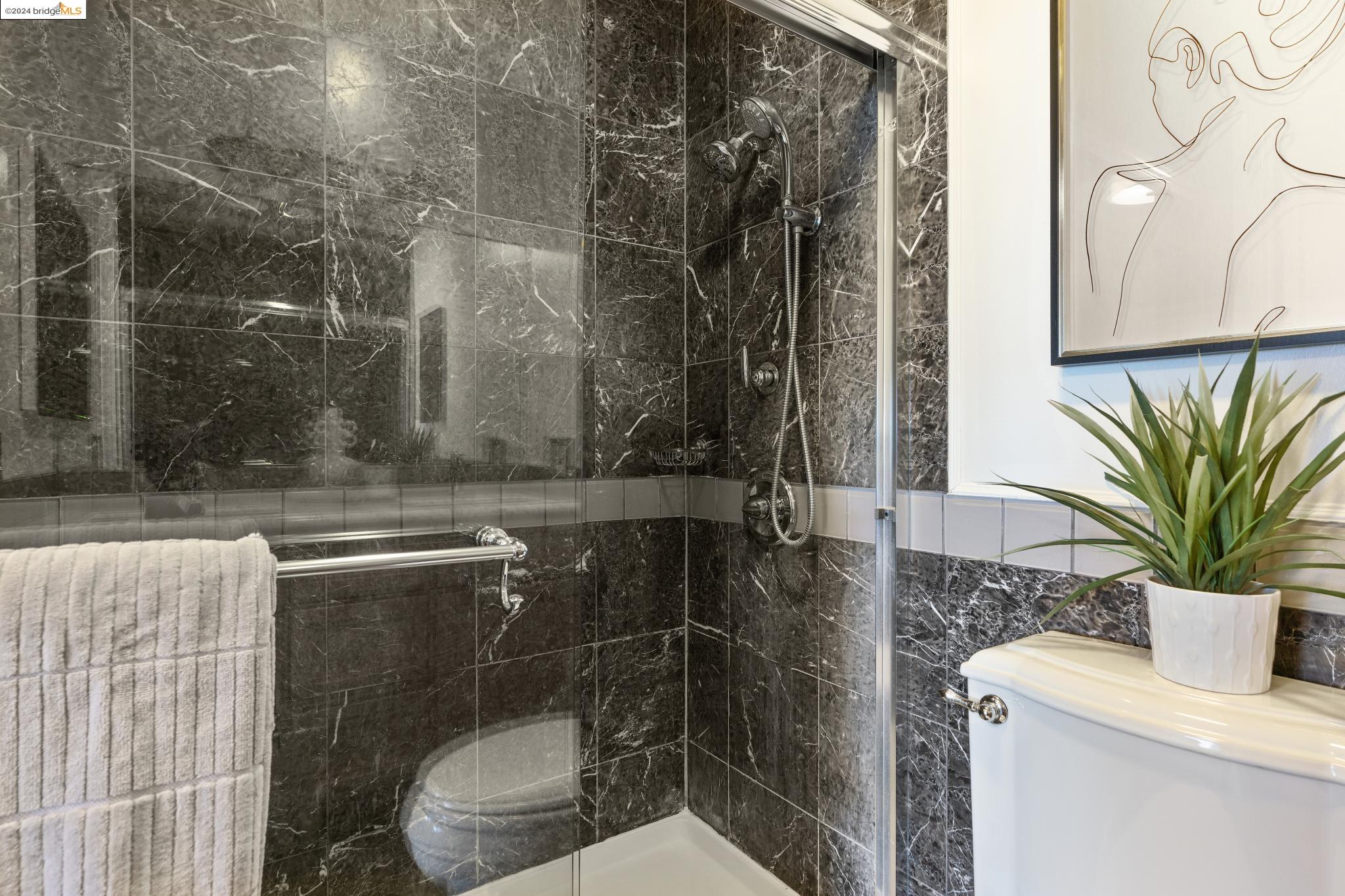 Detail Gallery Image 23 of 35 For 322 Hanover Ave #313,  Oakland,  CA 94606 - 2 Beds | 2 Baths