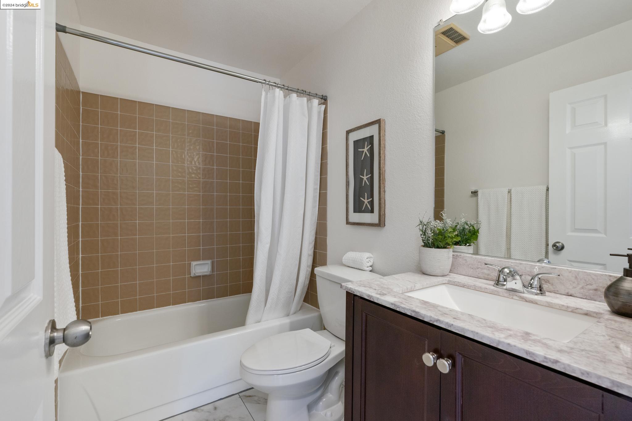 Detail Gallery Image 26 of 35 For 322 Hanover Ave #313,  Oakland,  CA 94606 - 2 Beds | 2 Baths