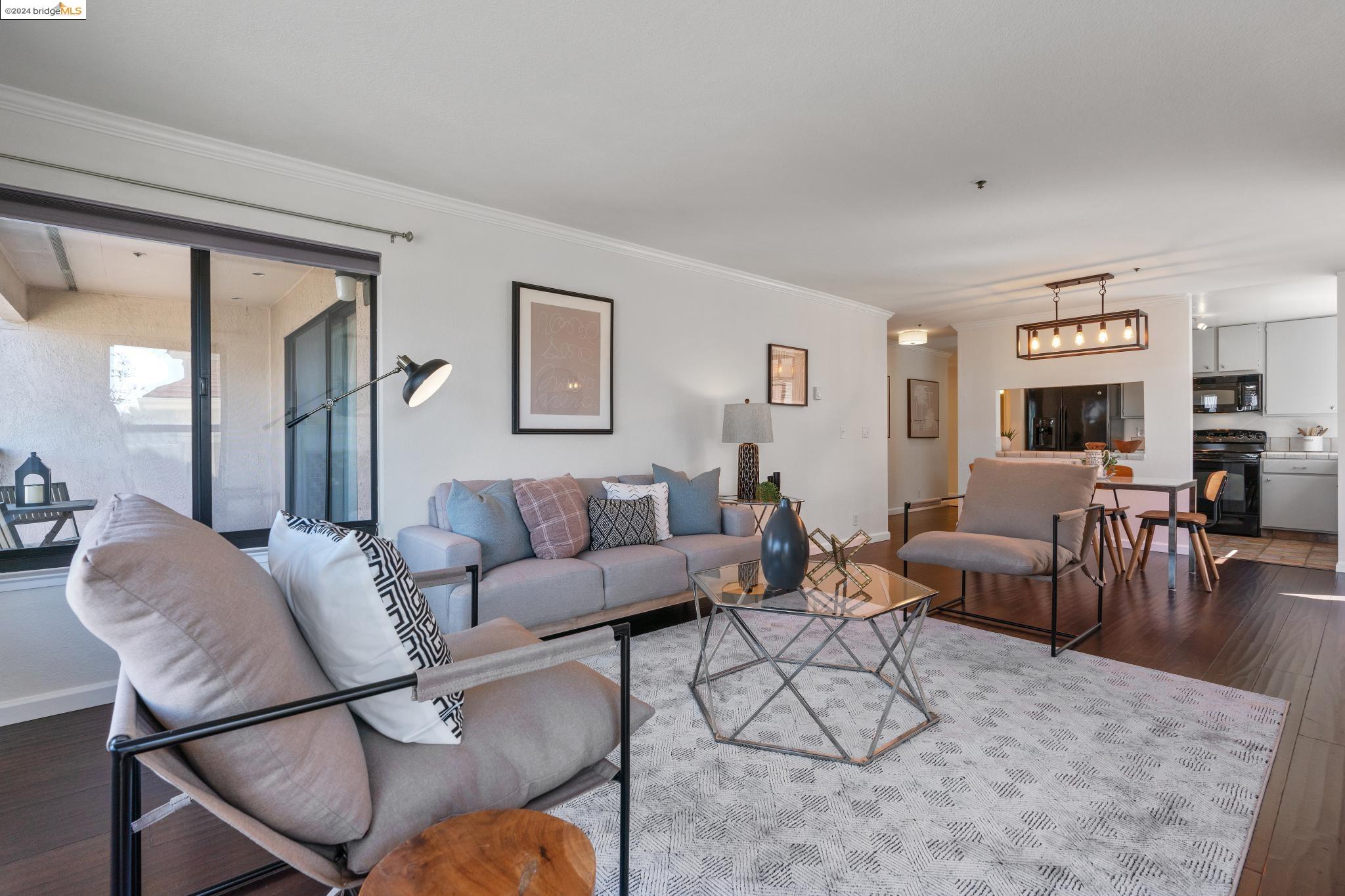 Detail Gallery Image 4 of 35 For 322 Hanover Ave #313,  Oakland,  CA 94606 - 2 Beds | 2 Baths