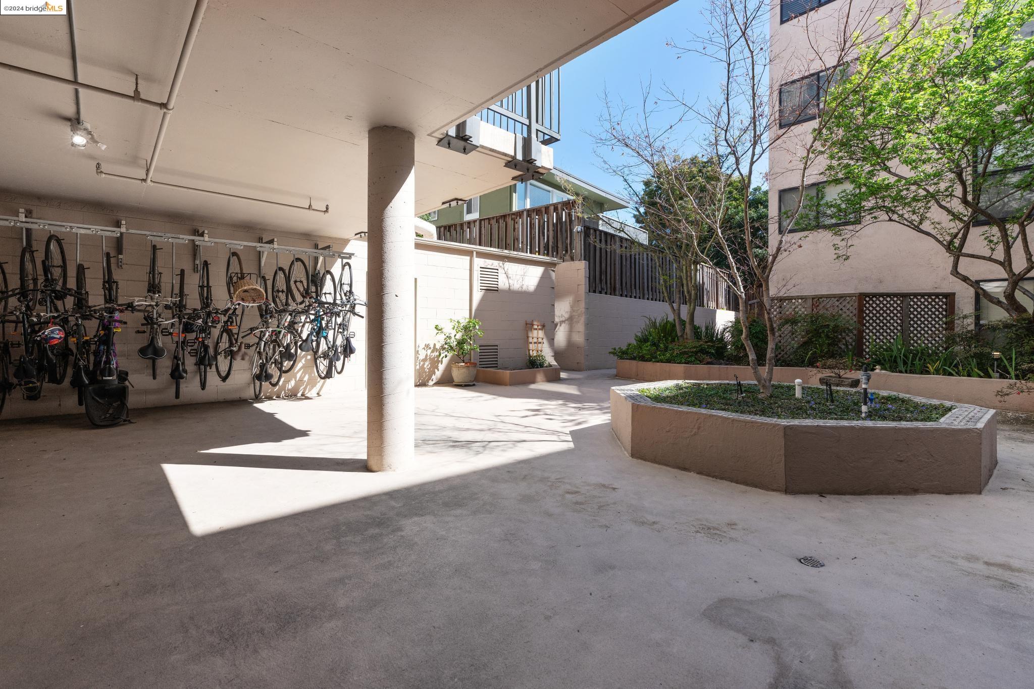 Detail Gallery Image 34 of 35 For 322 Hanover Ave #313,  Oakland,  CA 94606 - 2 Beds | 2 Baths