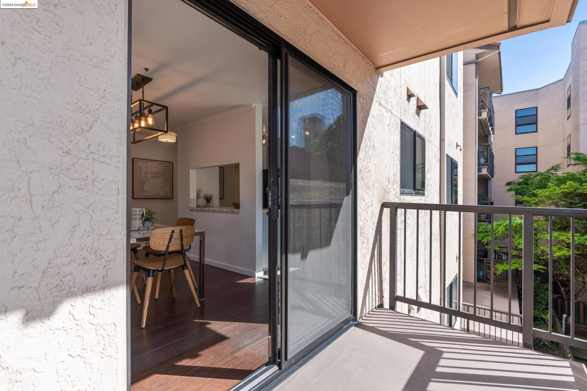 Detail Gallery Image 7 of 35 For 322 Hanover Ave #313,  Oakland,  CA 94606 - 2 Beds | 2 Baths