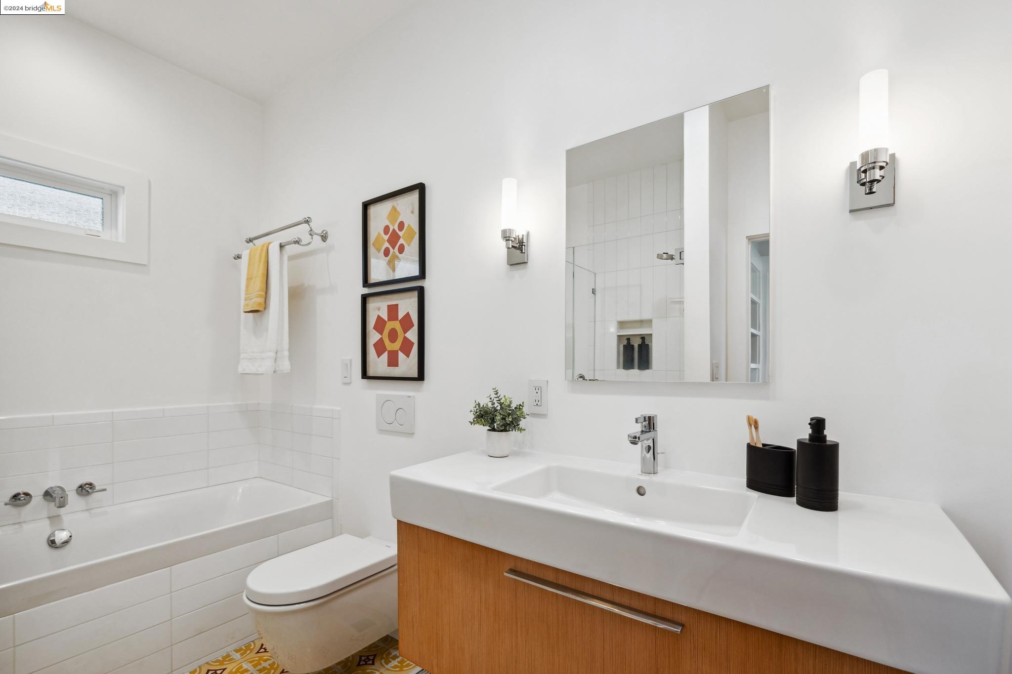 Detail Gallery Image 20 of 38 For 5371 Broadway, Oakland,  CA 94618 - 2 Beds | 2 Baths