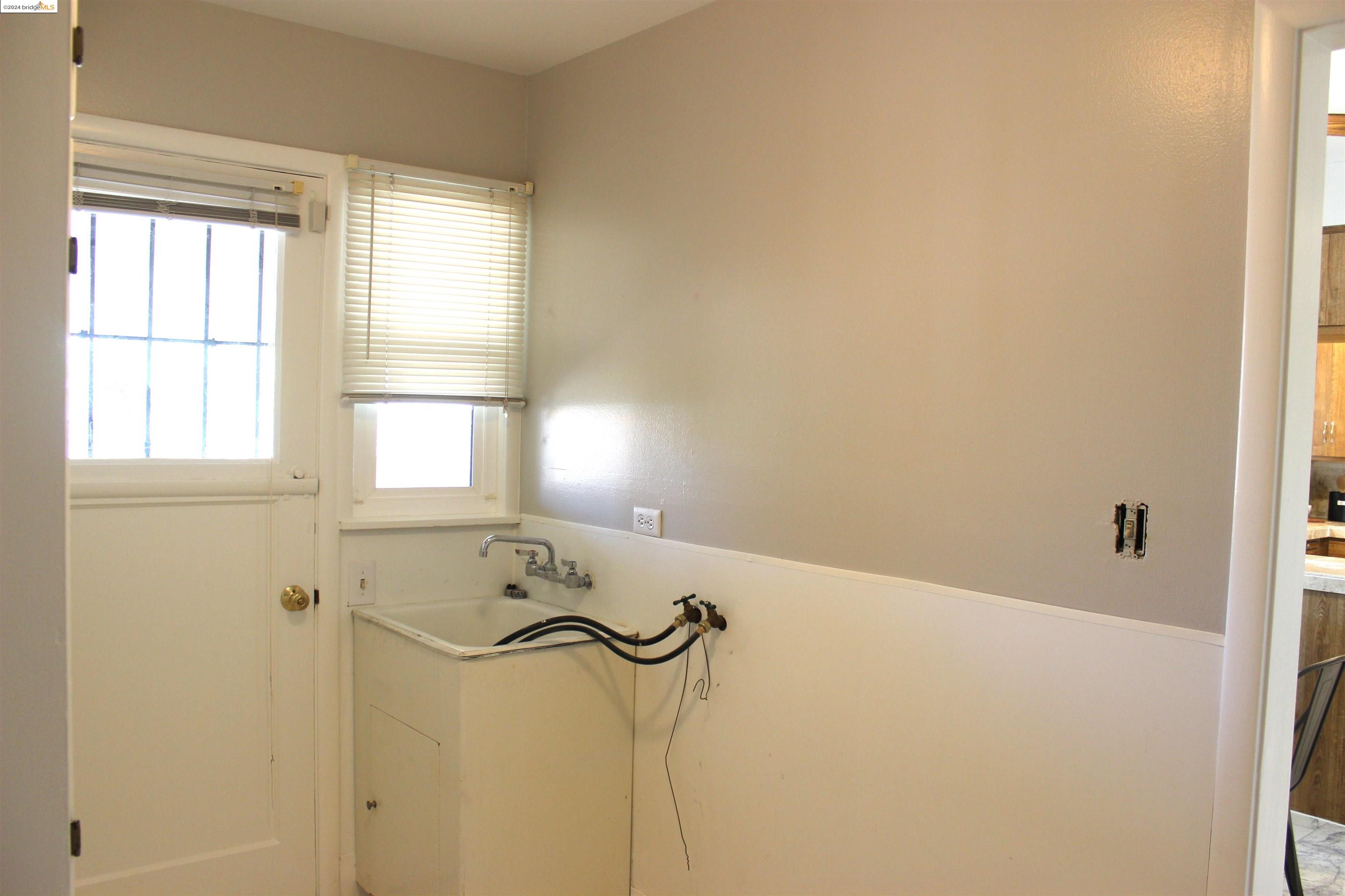 Detail Gallery Image 13 of 51 For 257 Redondo Dr, Pittsburg,  CA 94565 - 3 Beds | 1 Baths