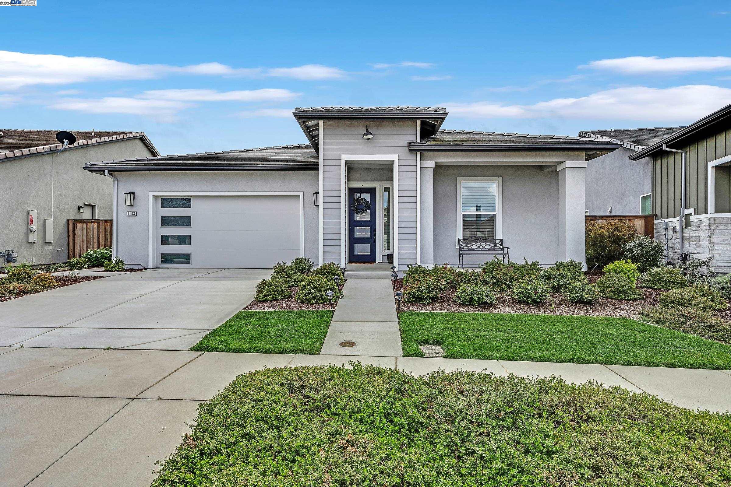 Detail Gallery Image 1 of 42 For 1163 Ambrose Dr, Manteca,  CA 95336 - 2 Beds | 2 Baths