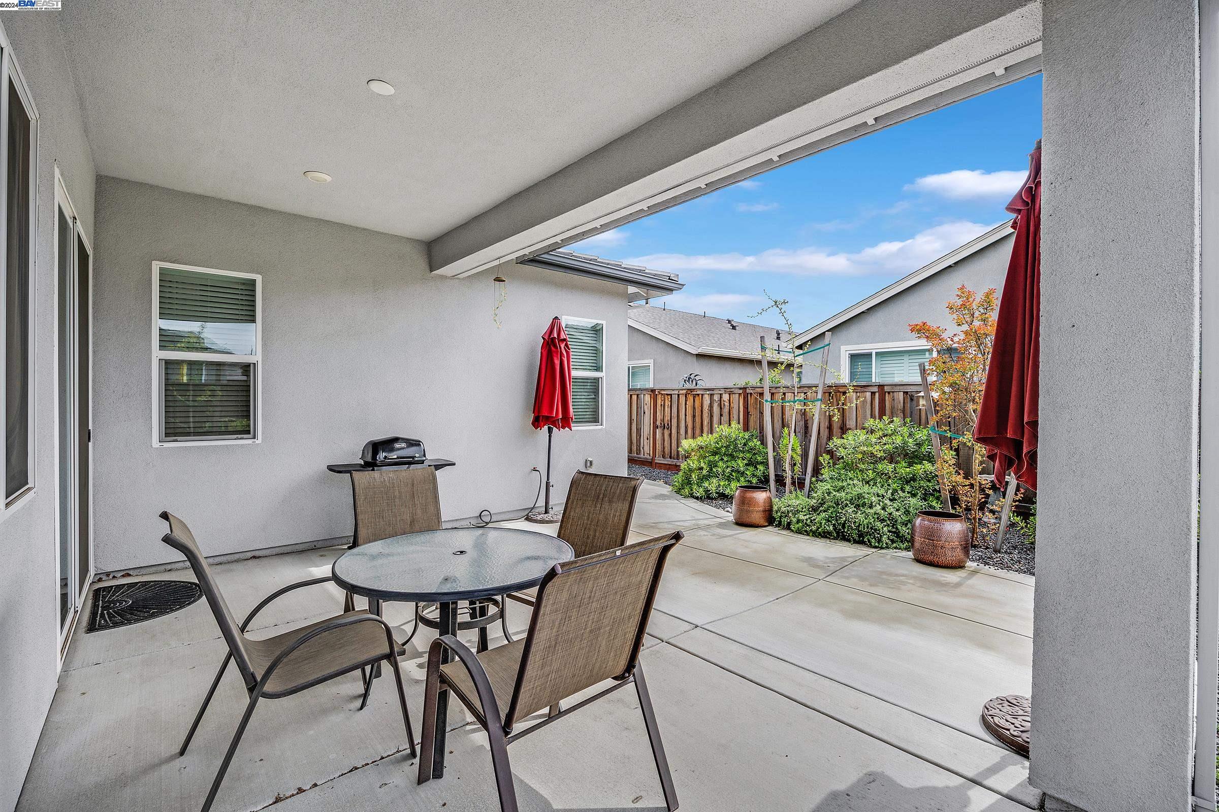 Detail Gallery Image 7 of 42 For 1163 Ambrose Dr, Manteca,  CA 95336 - 2 Beds | 2 Baths
