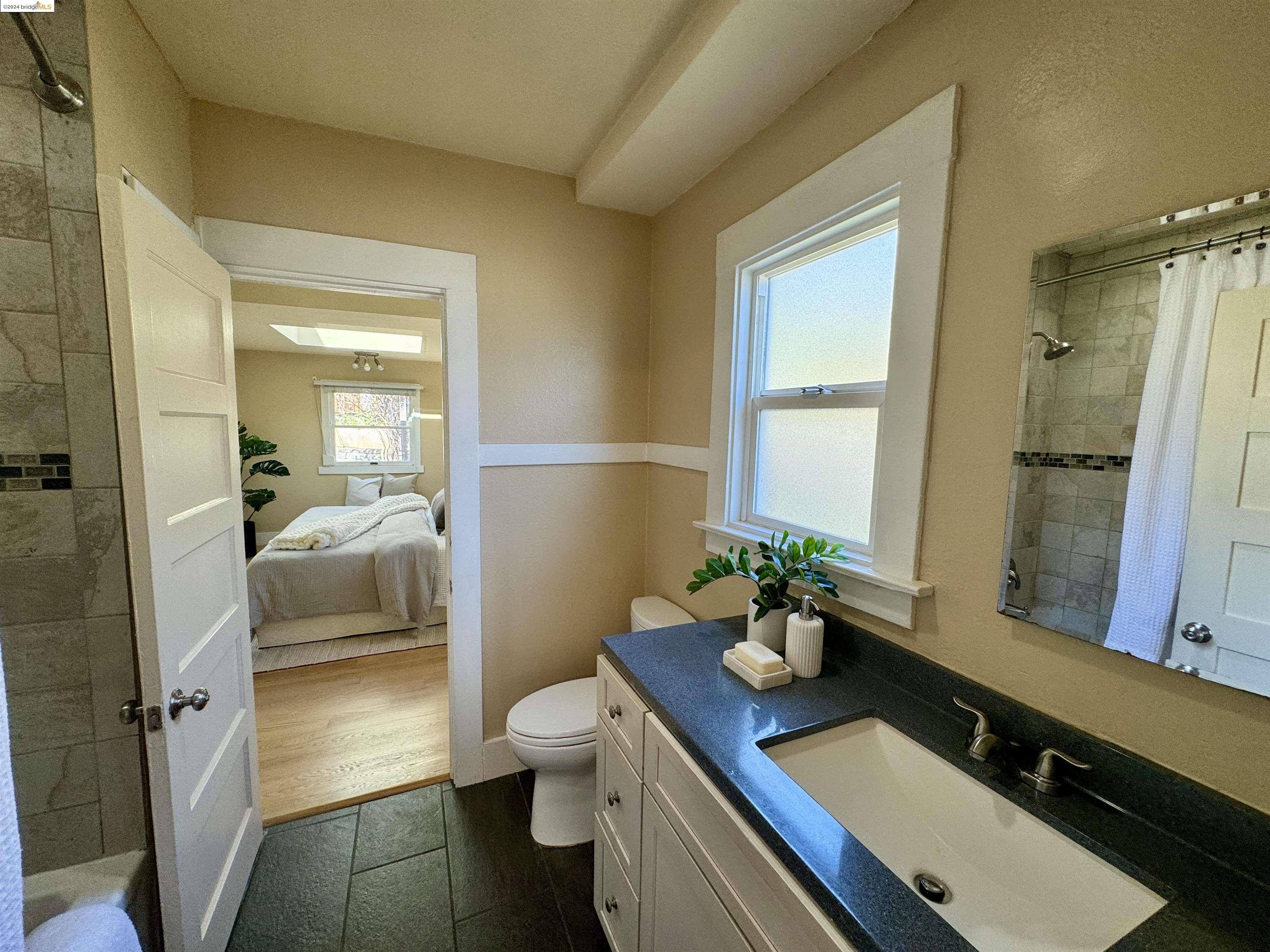Detail Gallery Image 9 of 20 For 4634 Congress Ave, Oakland,  CA 94601 - 3 Beds | 1 Baths