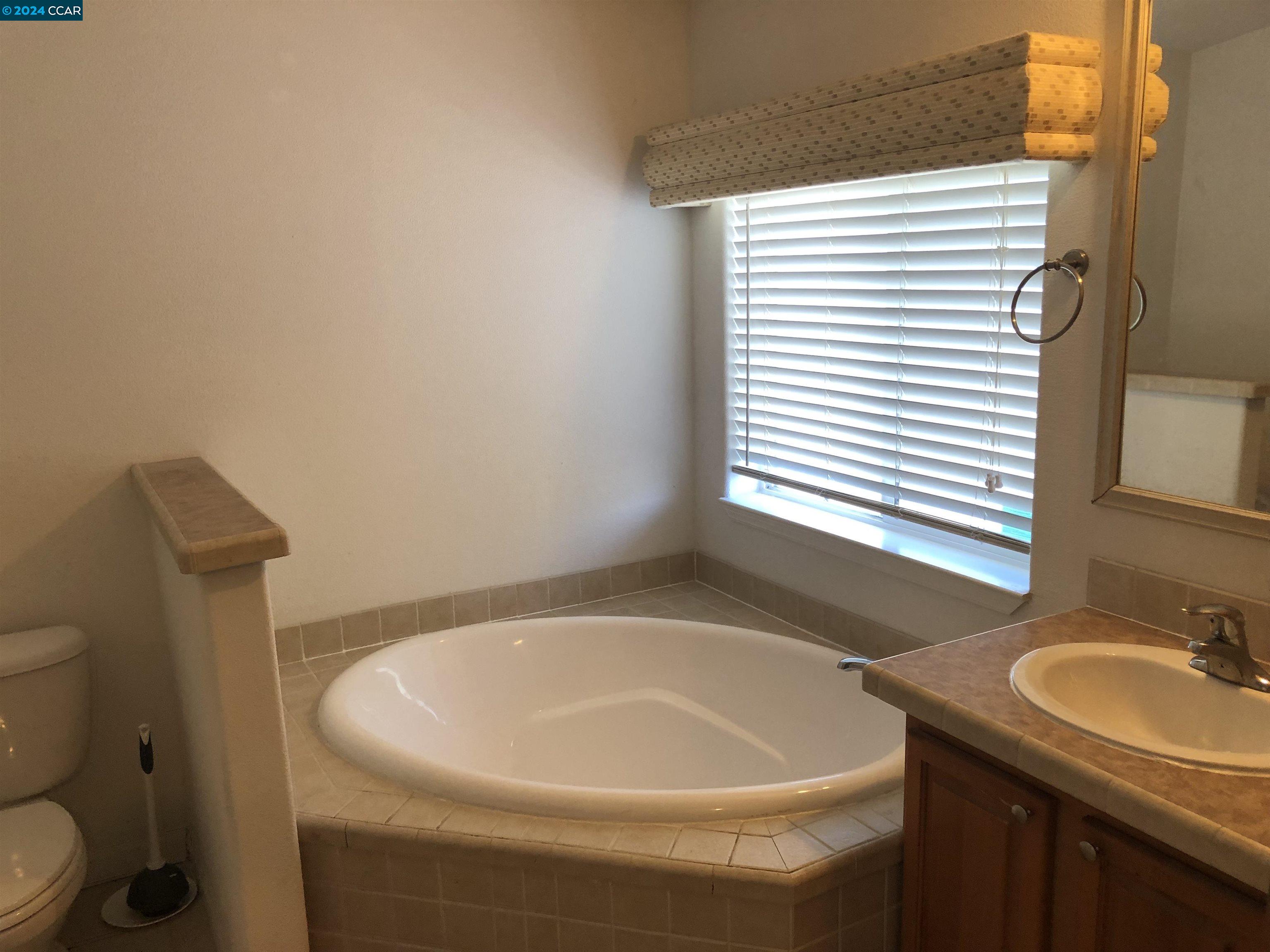 Detail Gallery Image 11 of 13 For 16401 San Pablo Ave #103,  San Pablo,  CA 94806 - 3 Beds | 2 Baths