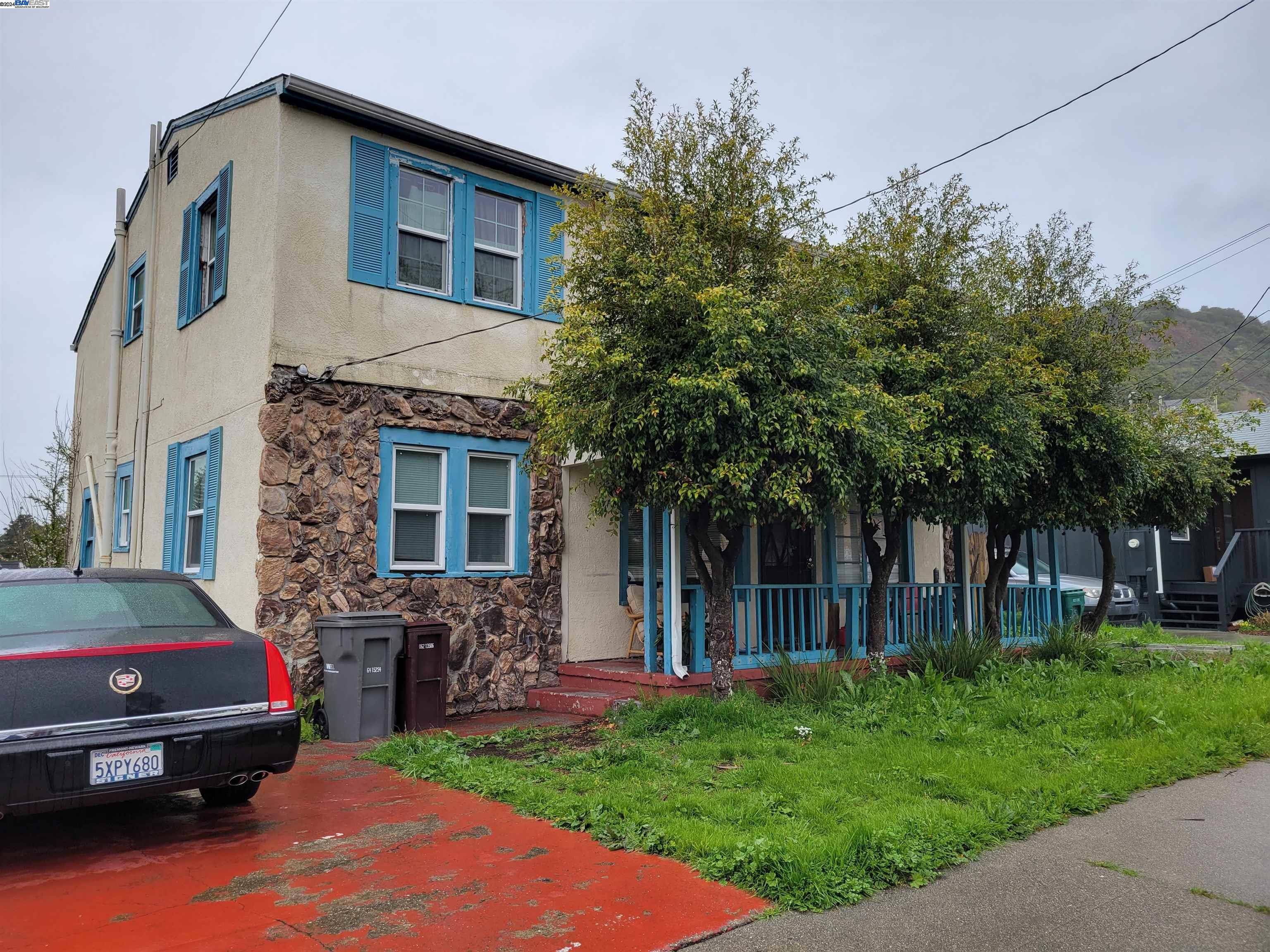 Detail Gallery Image 1 of 1 For 3951 Edgemoor Pl, Oakland,  CA 94605 - 4 Beds | 2 Baths