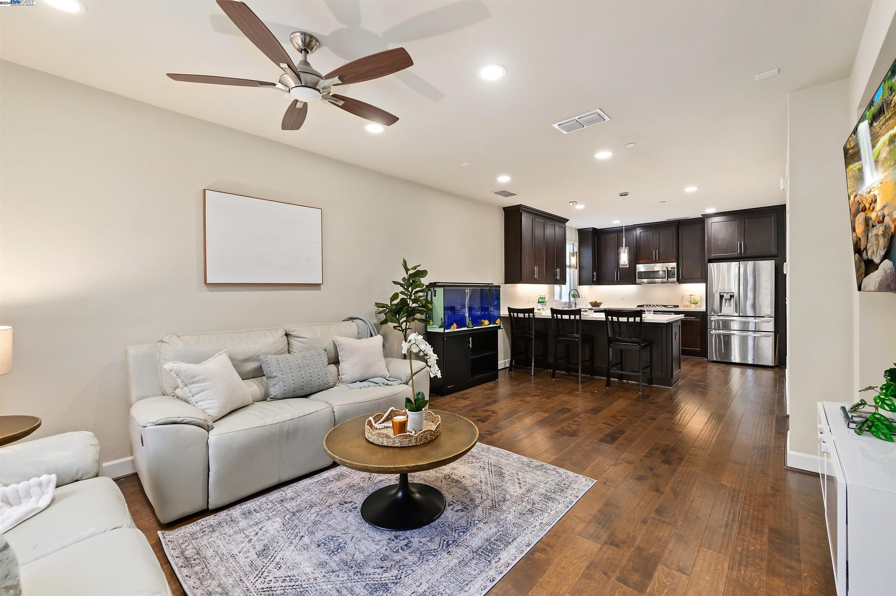 Detail Gallery Image 1 of 1 For 333 Basswood Common #11,  Livermore,  CA 94551 - 3 Beds | 3/1 Baths