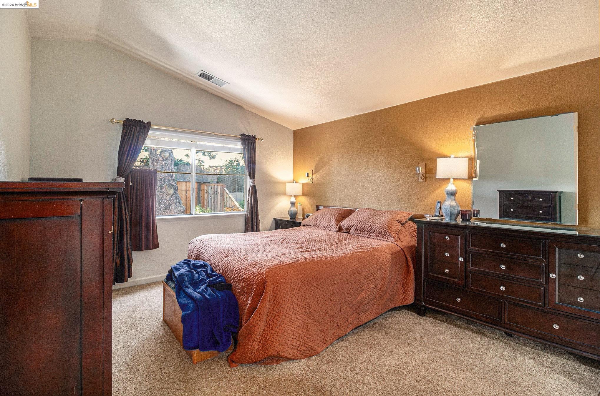 Detail Gallery Image 12 of 32 For 2874 Parkway Dr, Martinez,  CA 94553 - 4 Beds | 2/1 Baths