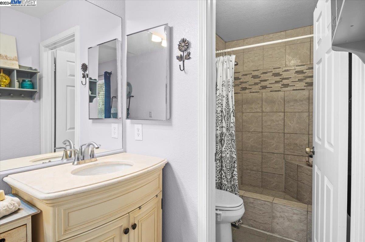 Detail Gallery Image 24 of 31 For 7404 Rolling Hills Cir, Dublin,  CA 94568 - 2 Beds | 2/1 Baths