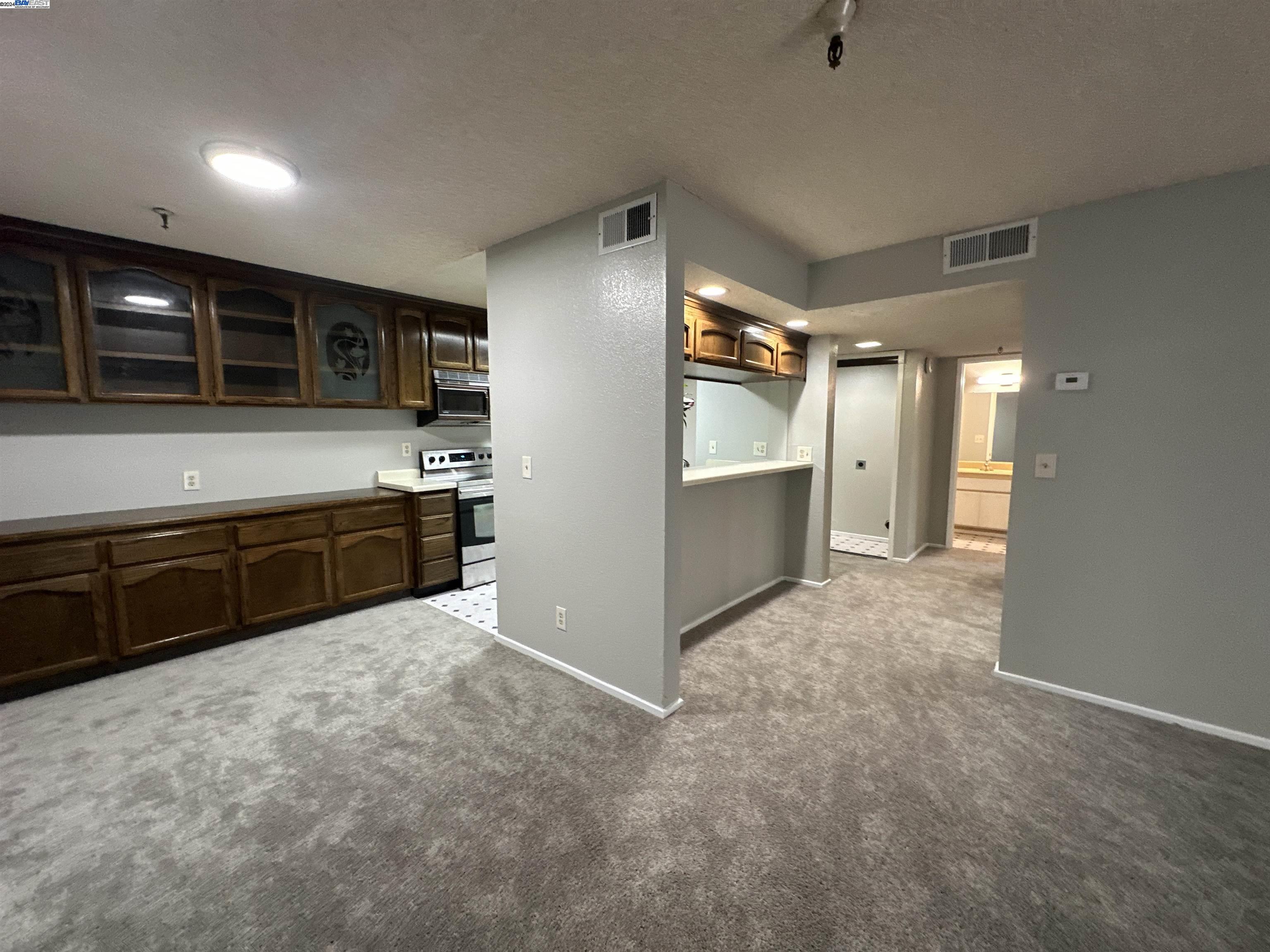 Detail Gallery Image 7 of 23 For 1132 Carpentier #205,  San Leandro,  CA 94577 - 2 Beds | 2 Baths