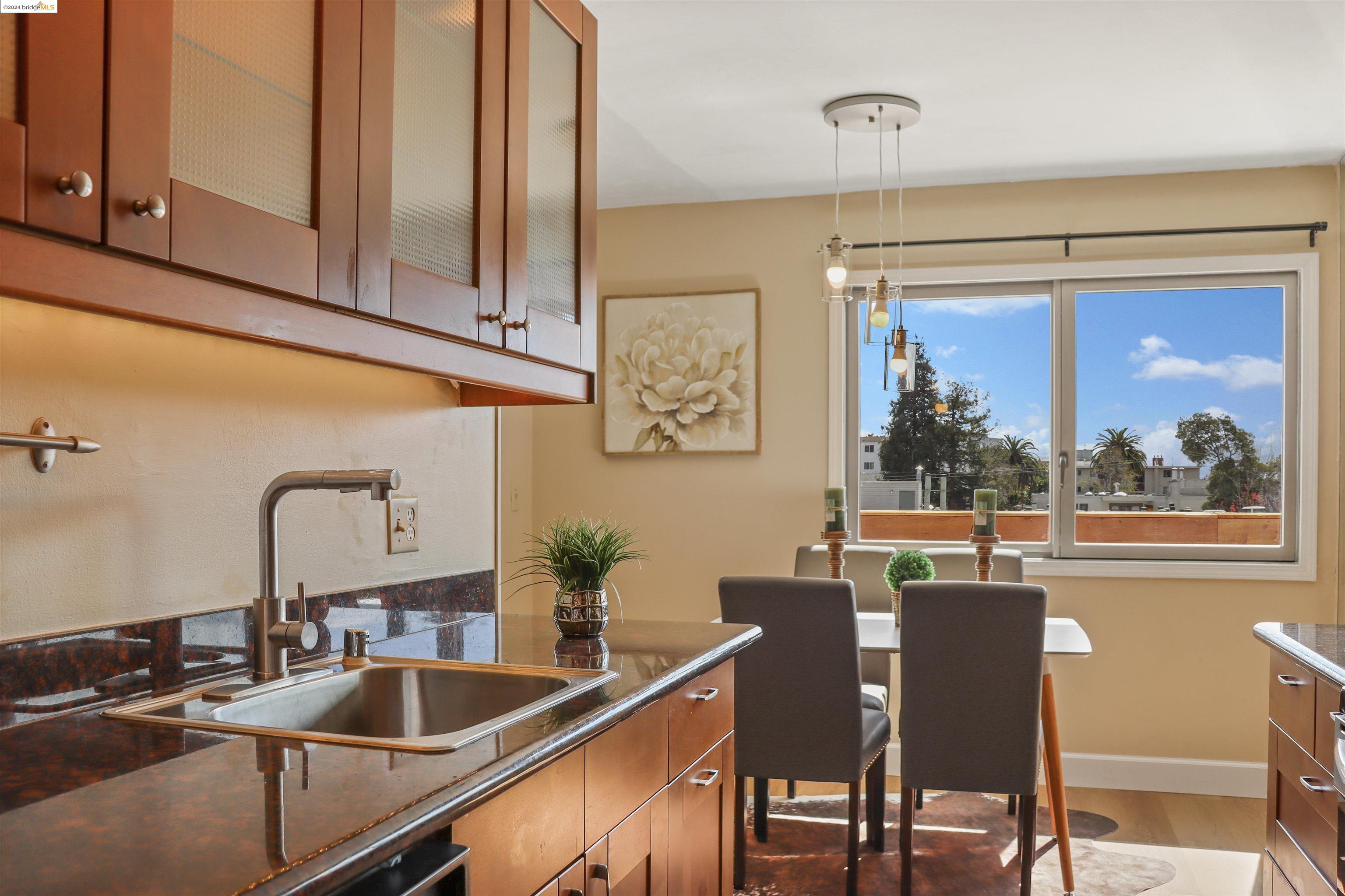 Detail Gallery Image 14 of 32 For 360 Vernon St #107,  Oakland,  CA 94610 - 2 Beds | 1 Baths