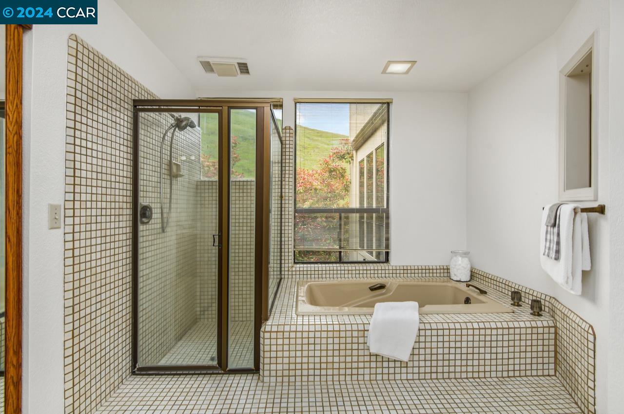 Detail Gallery Image 25 of 56 For 1801 Lamplight Ct, Walnut Creek,  CA 94597 - 3 Beds | 2/1 Baths