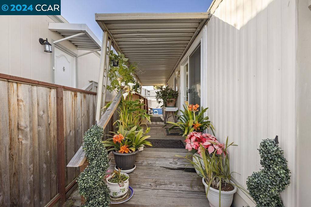 Detail Gallery Image 3 of 20 For 2399 E 14 Street #44,  San Leandro,  CA 94577 - 1 Beds | 1 Baths