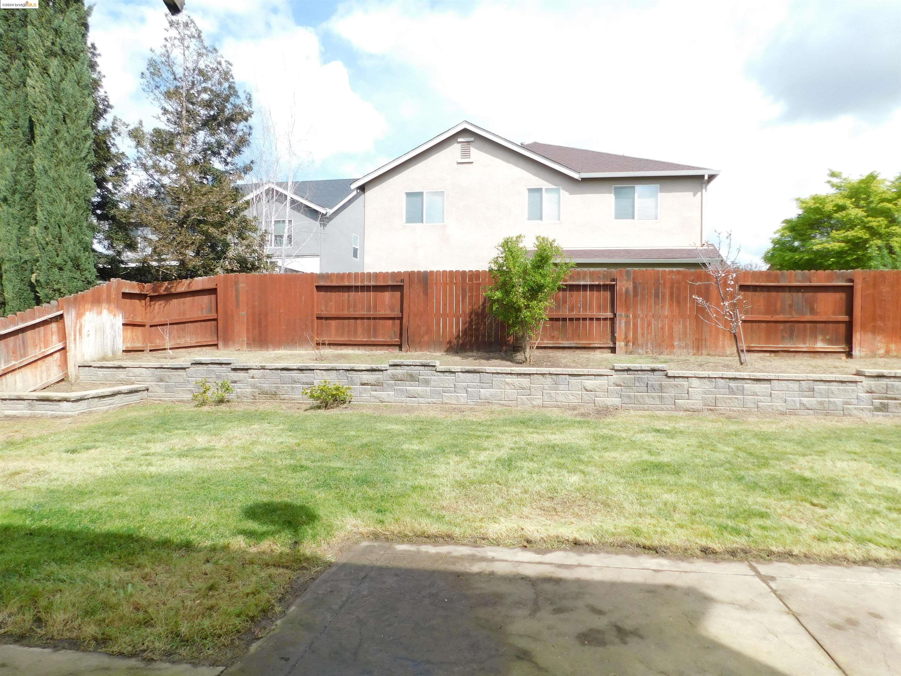 Detail Gallery Image 9 of 27 For 13303 Rivercrest Dr, Waterford,  CA 95386 - 4 Beds | 2/1 Baths