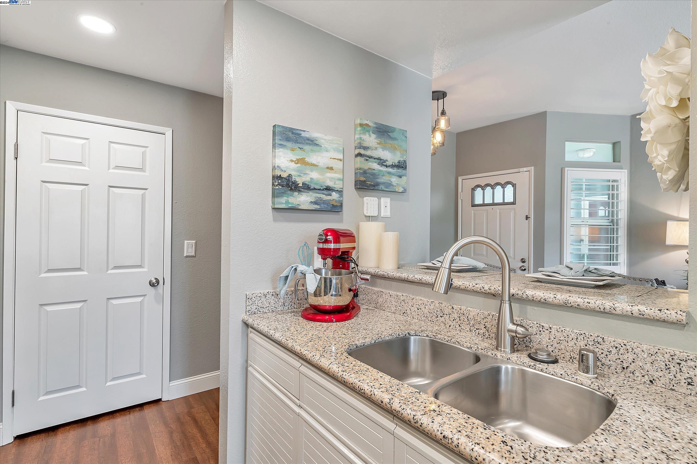 Detail Gallery Image 13 of 45 For 8015 Mountain View Dr #E,  Pleasanton,  CA 94588 - 1 Beds | 1 Baths
