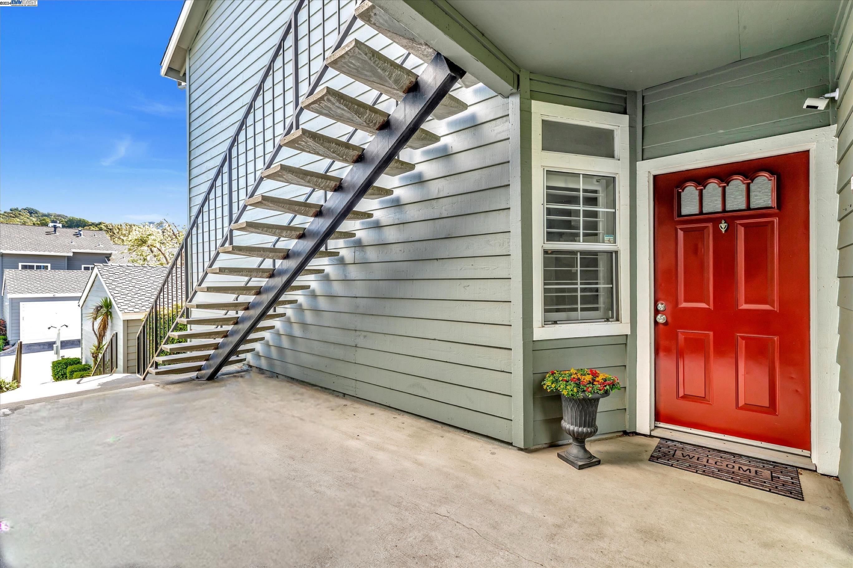 Detail Gallery Image 3 of 45 For 8015 Mountain View Dr #E,  Pleasanton,  CA 94588 - 1 Beds | 1 Baths