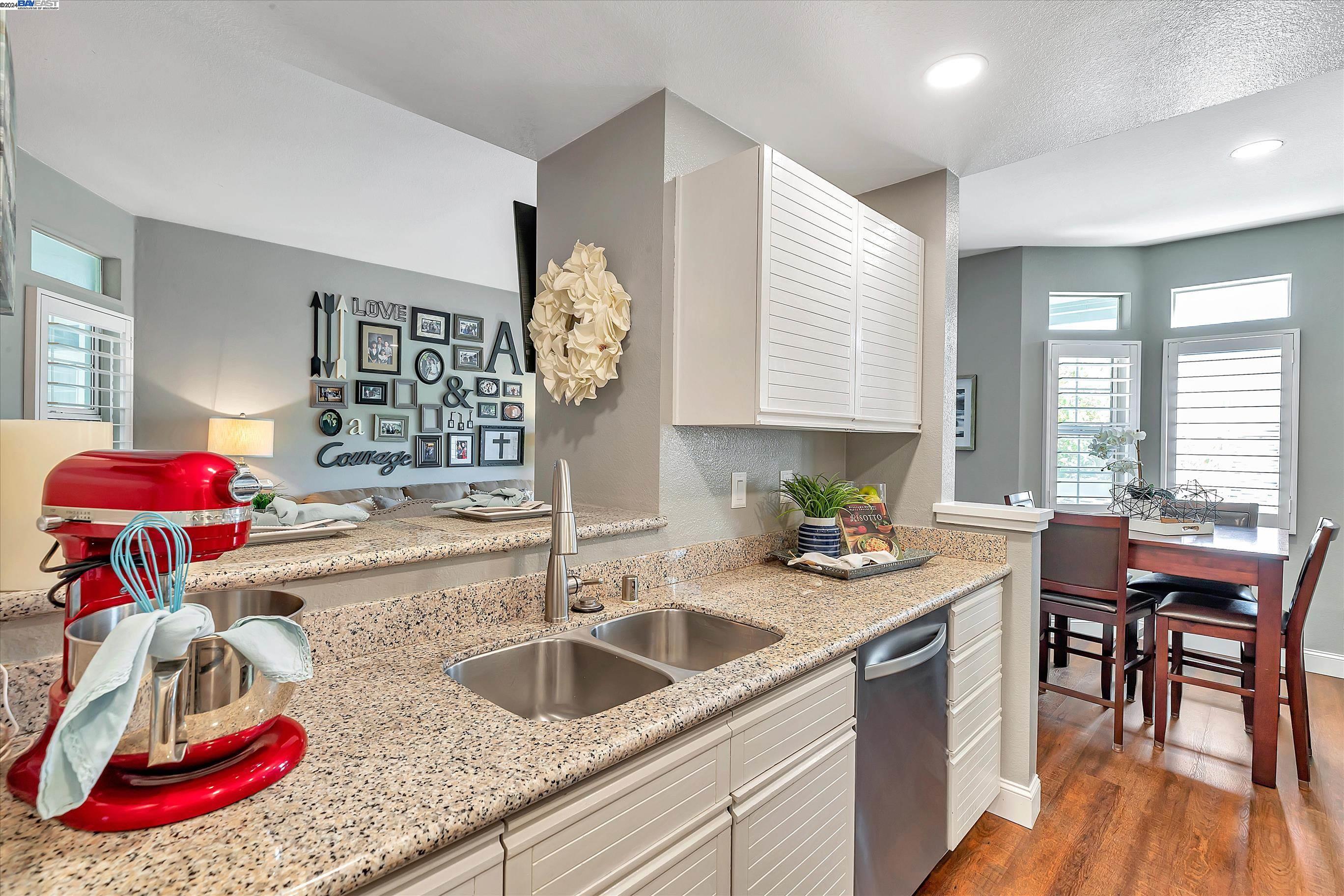 Detail Gallery Image 10 of 45 For 8015 Mountain View Dr #E,  Pleasanton,  CA 94588 - 1 Beds | 1 Baths