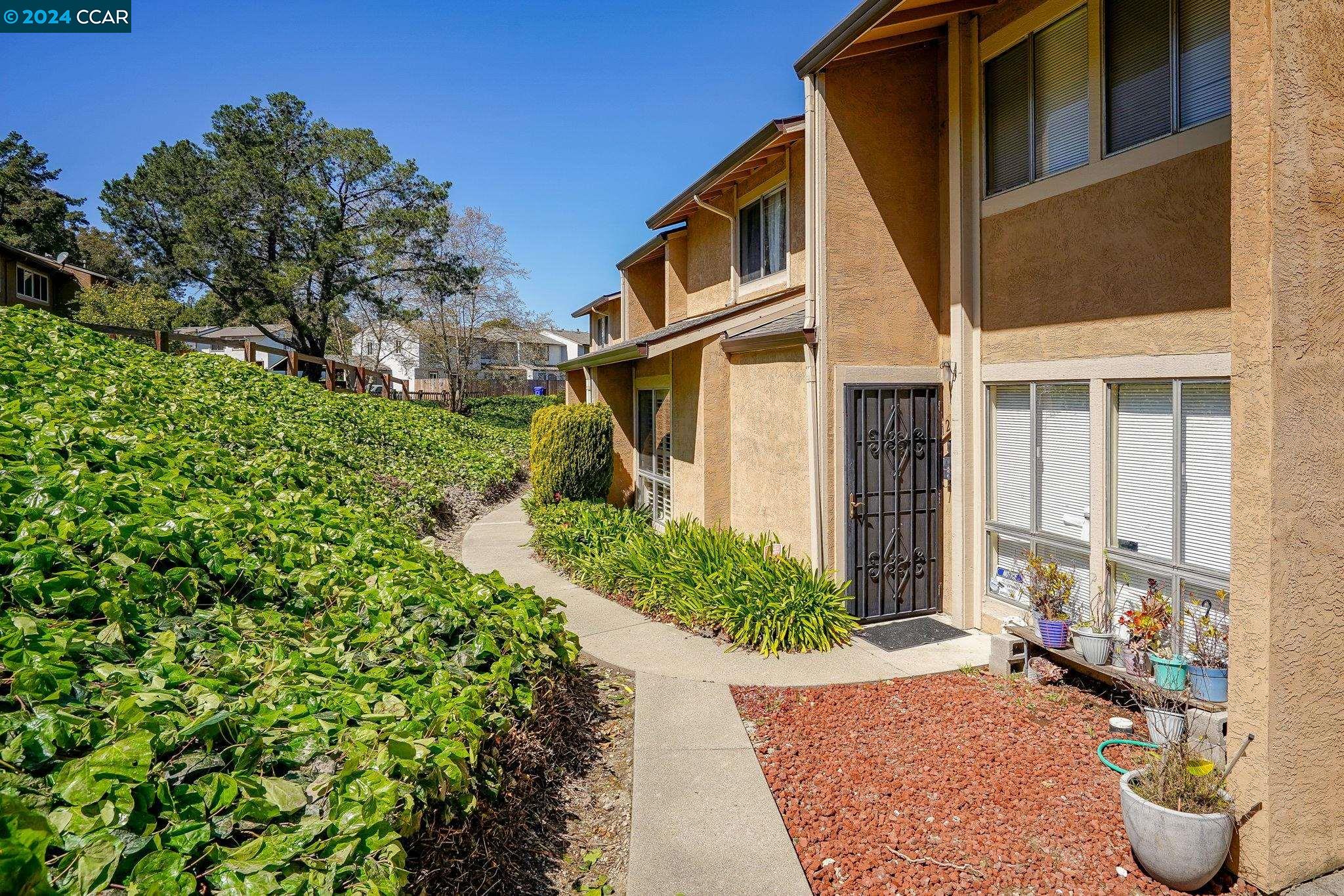 Detail Gallery Image 1 of 21 For 1231 Marionola Way, Pinole,  CA 94564 - 3 Beds | 1/1 Baths