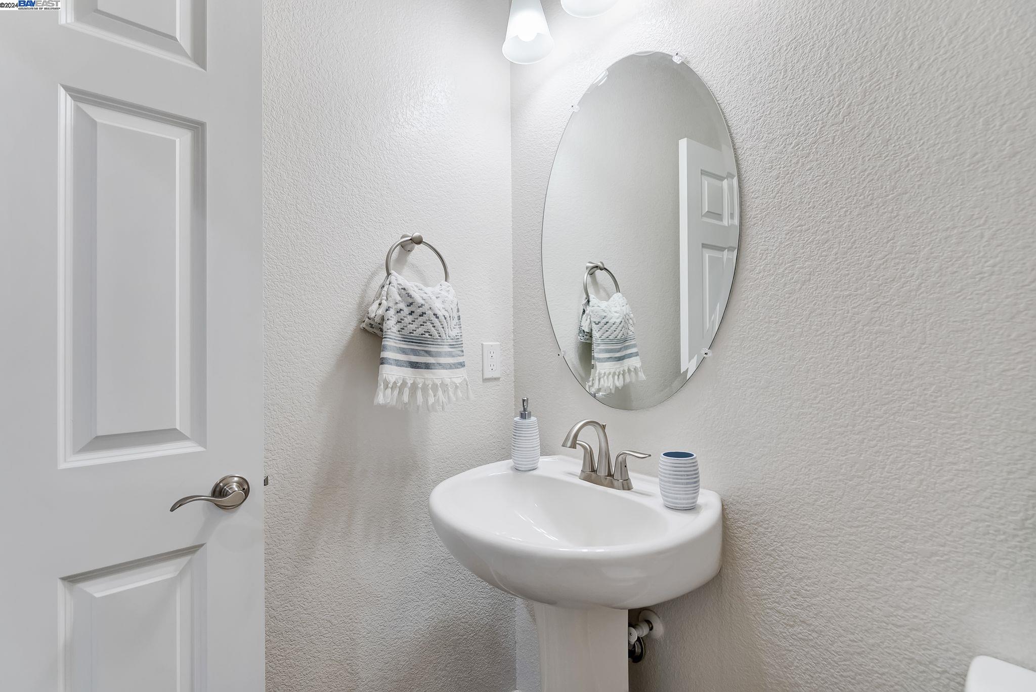 Detail Gallery Image 13 of 44 For 1839 Water Lily Dr, Lathrop,  CA 95330 - 3 Beds | 2/1 Baths