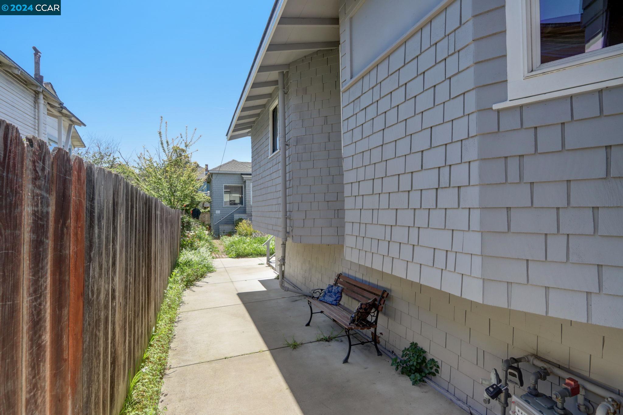 Detail Gallery Image 30 of 34 For 2020 Blake St, Berkeley,  CA 94704 - 3 Beds | 2 Baths