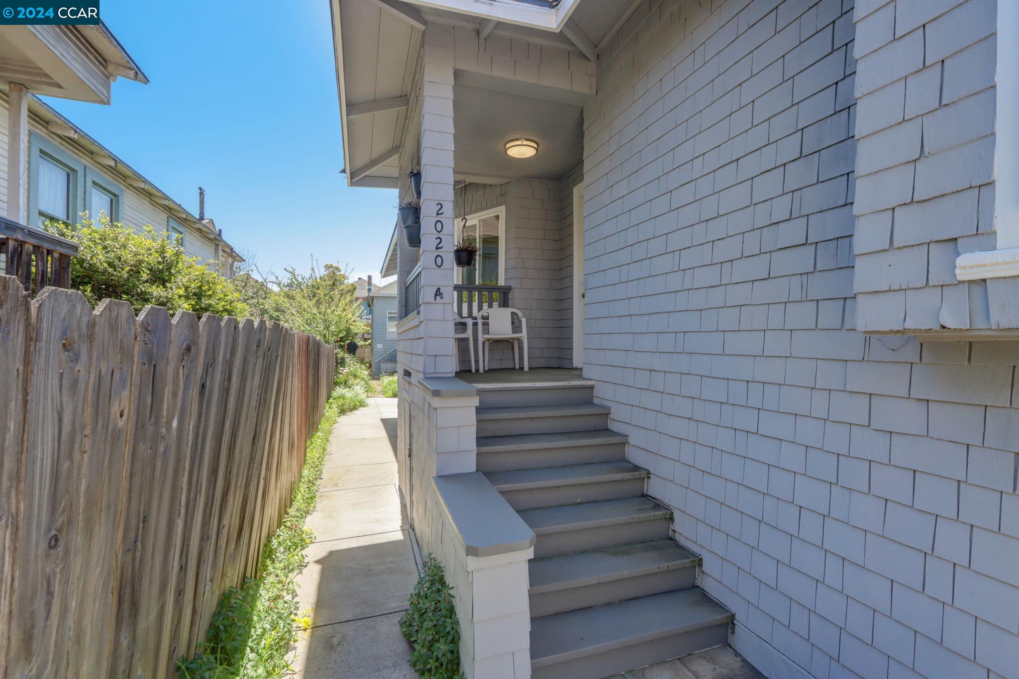 Detail Gallery Image 4 of 34 For 2020 Blake St, Berkeley,  CA 94704 - 3 Beds | 2 Baths
