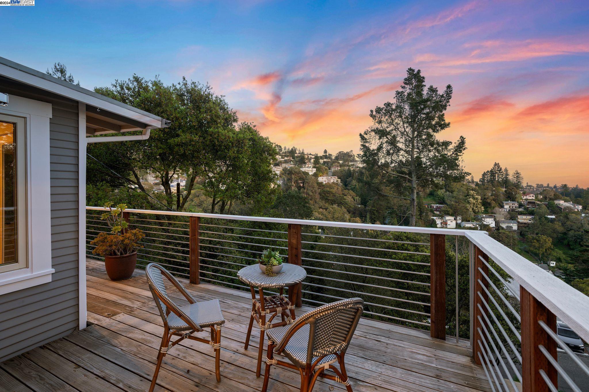 Detail Gallery Image 1 of 1 For 39 Merriewood Cir, Oakland,  CA 94611 - 3 Beds | 2/1 Baths