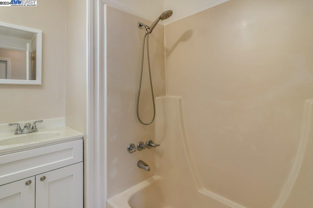 Detail Gallery Image 10 of 16 For 2399 E 14th St #56,  San Leandro,  CA 94577 - 1 Beds | 1 Baths