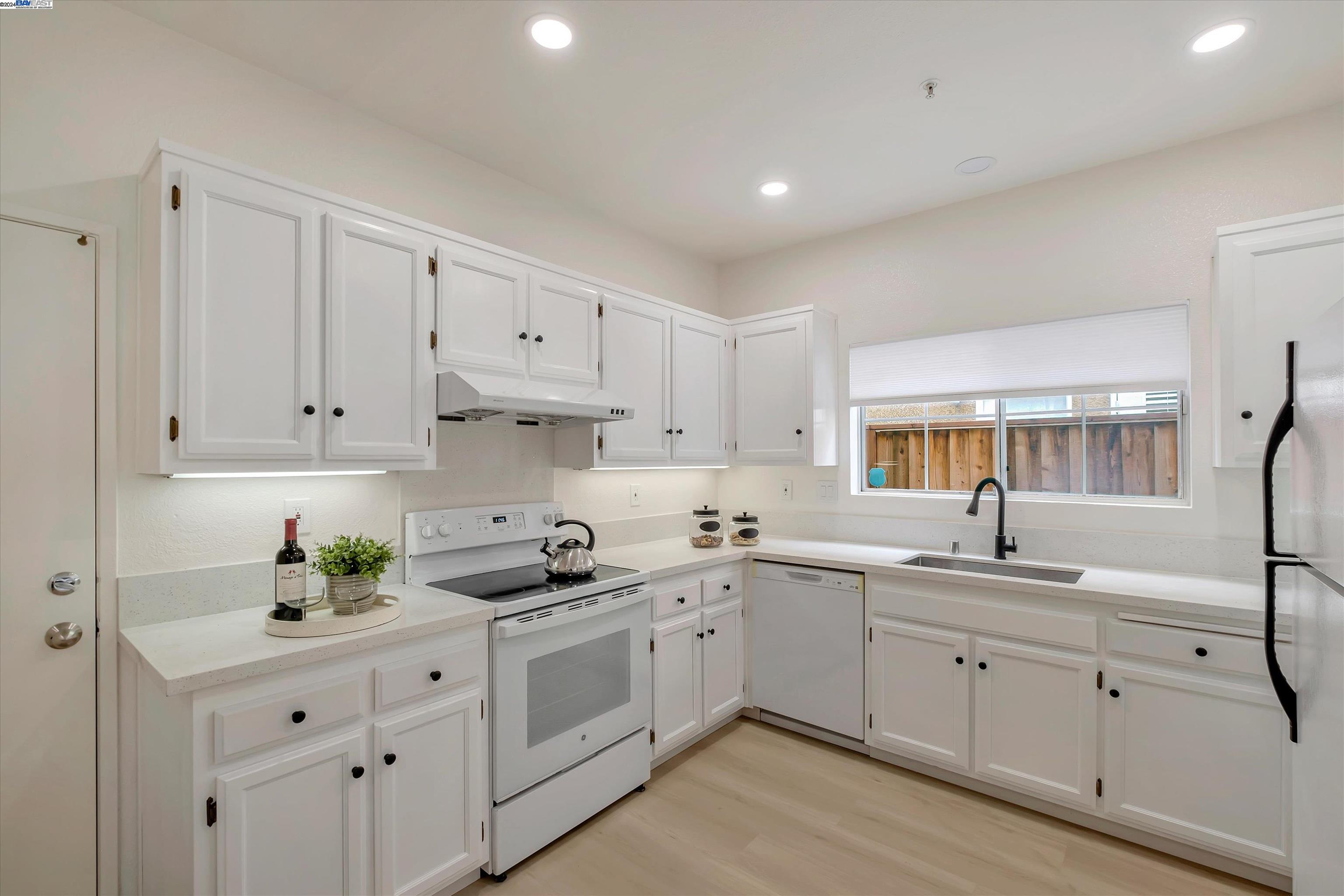 Detail Gallery Image 7 of 27 For 33024 Alicante Ter, Union City,  CA 94587 - 3 Beds | 2/1 Baths