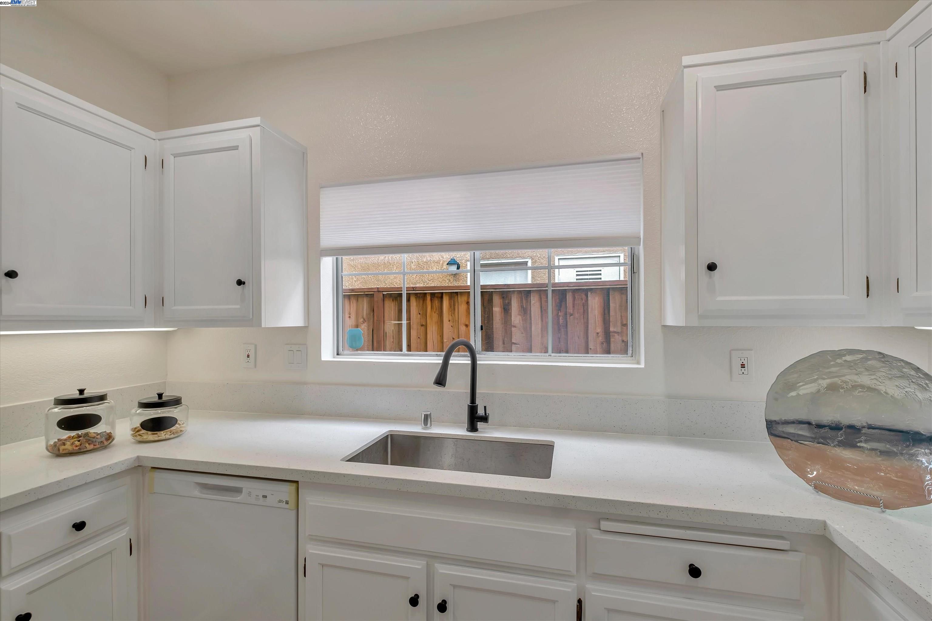 Detail Gallery Image 8 of 27 For 33024 Alicante Ter, Union City,  CA 94587 - 3 Beds | 2/1 Baths