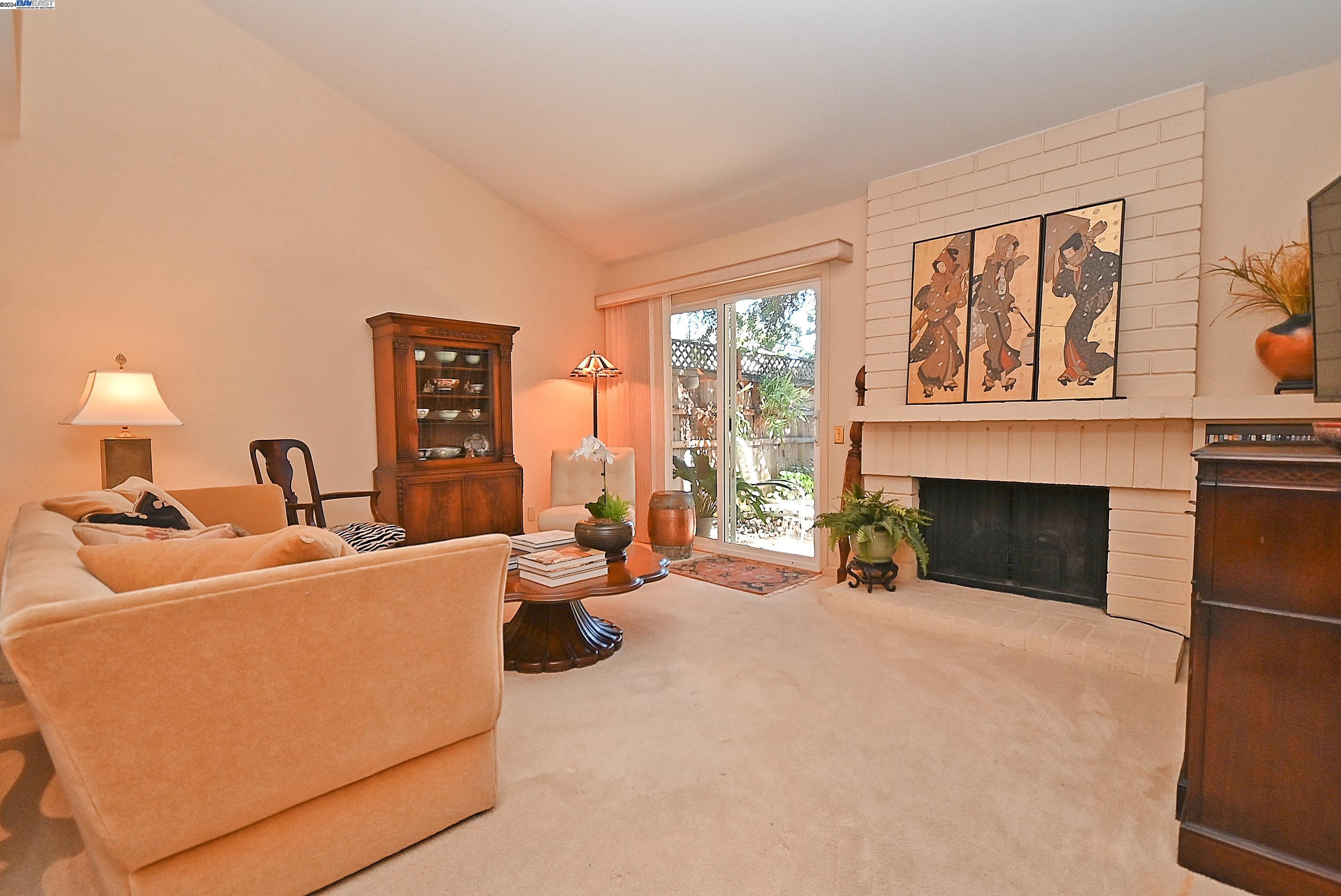Detail Gallery Image 6 of 50 For 2482 Cheshire Ct, San Leandro,  CA 94577 - 3 Beds | 3 Baths