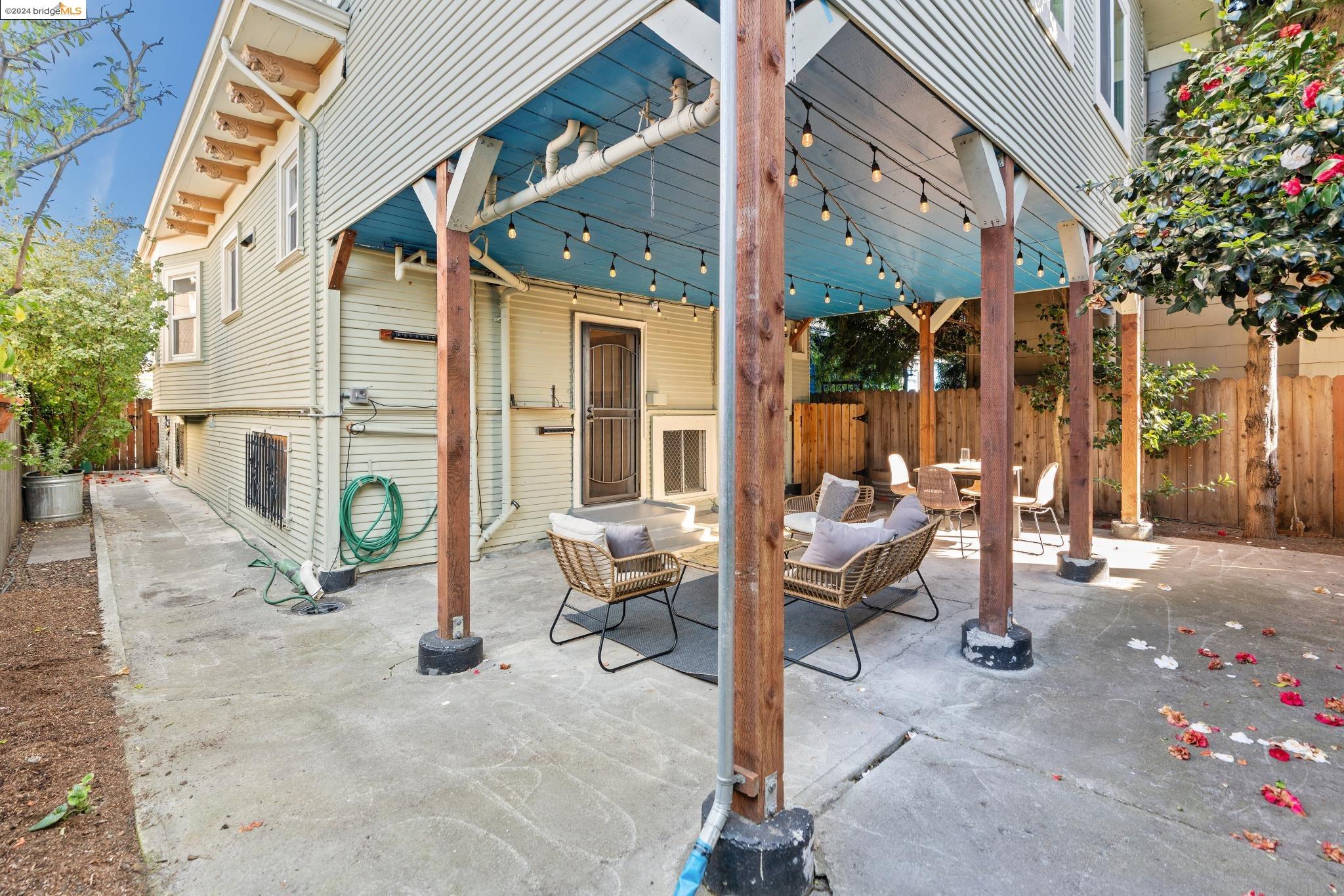 Detail Gallery Image 21 of 42 For 4419 West St, Oakland,  CA 94608 - 3 Beds | 2 Baths