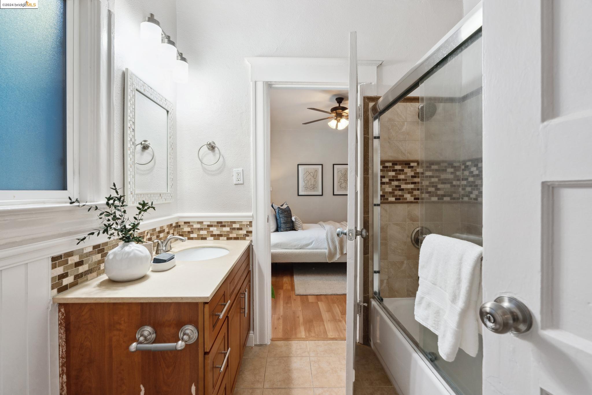 Detail Gallery Image 25 of 42 For 4419 West St, Oakland,  CA 94608 - 3 Beds | 2 Baths