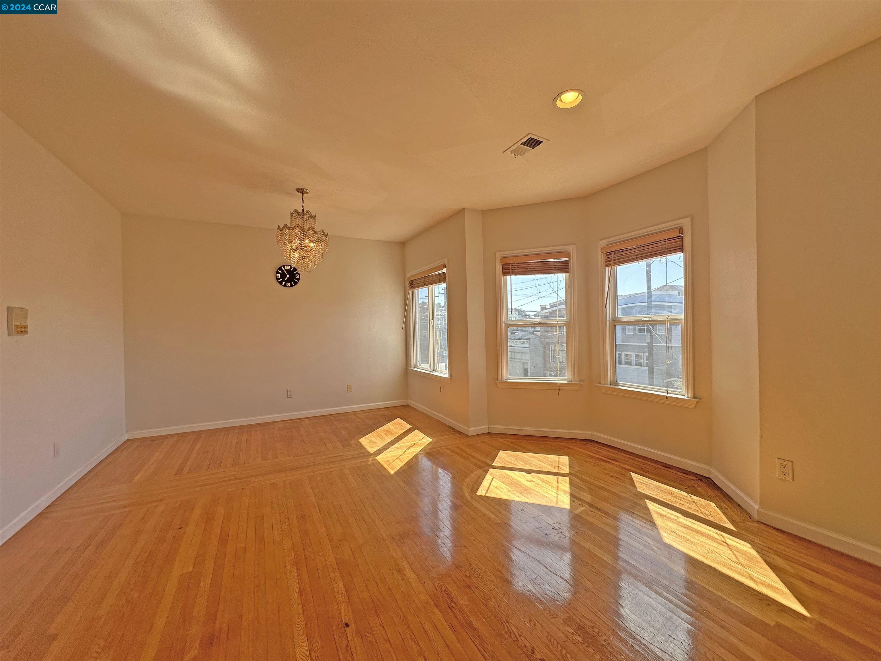 Detail Gallery Image 1 of 18 For 576 19th Ave #576,  San Francisco,  CA 94121 - 3 Beds | 2 Baths