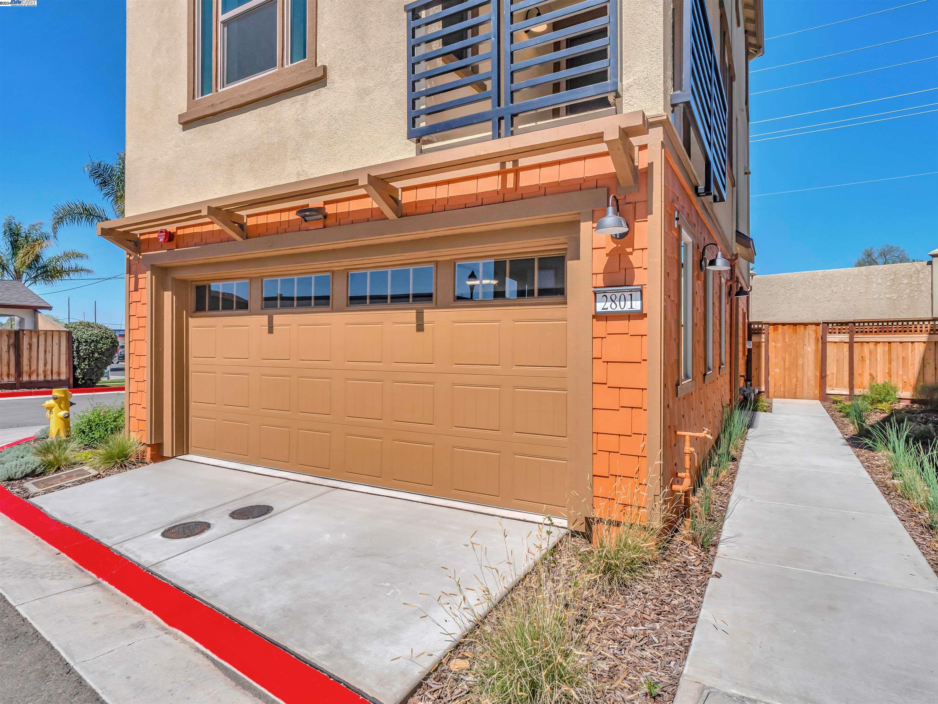 Detail Gallery Image 1 of 1 For 2801 Poipu Common, Livermore,  CA 94550 - 3 Beds | 3/1 Baths