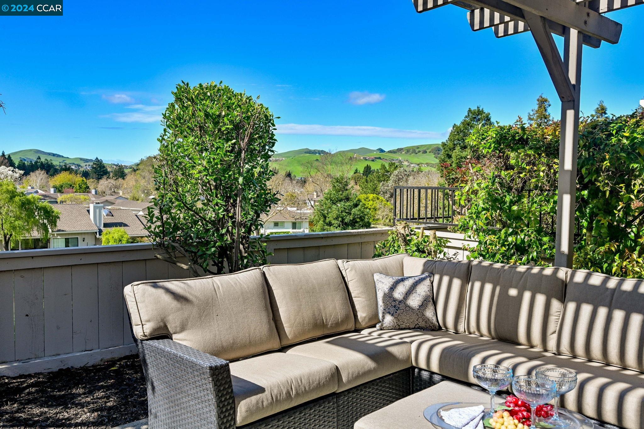 Detail Gallery Image 3 of 47 For 537 Rolling Hills Ln, Danville,  CA 94526 - 2 Beds | 2 Baths