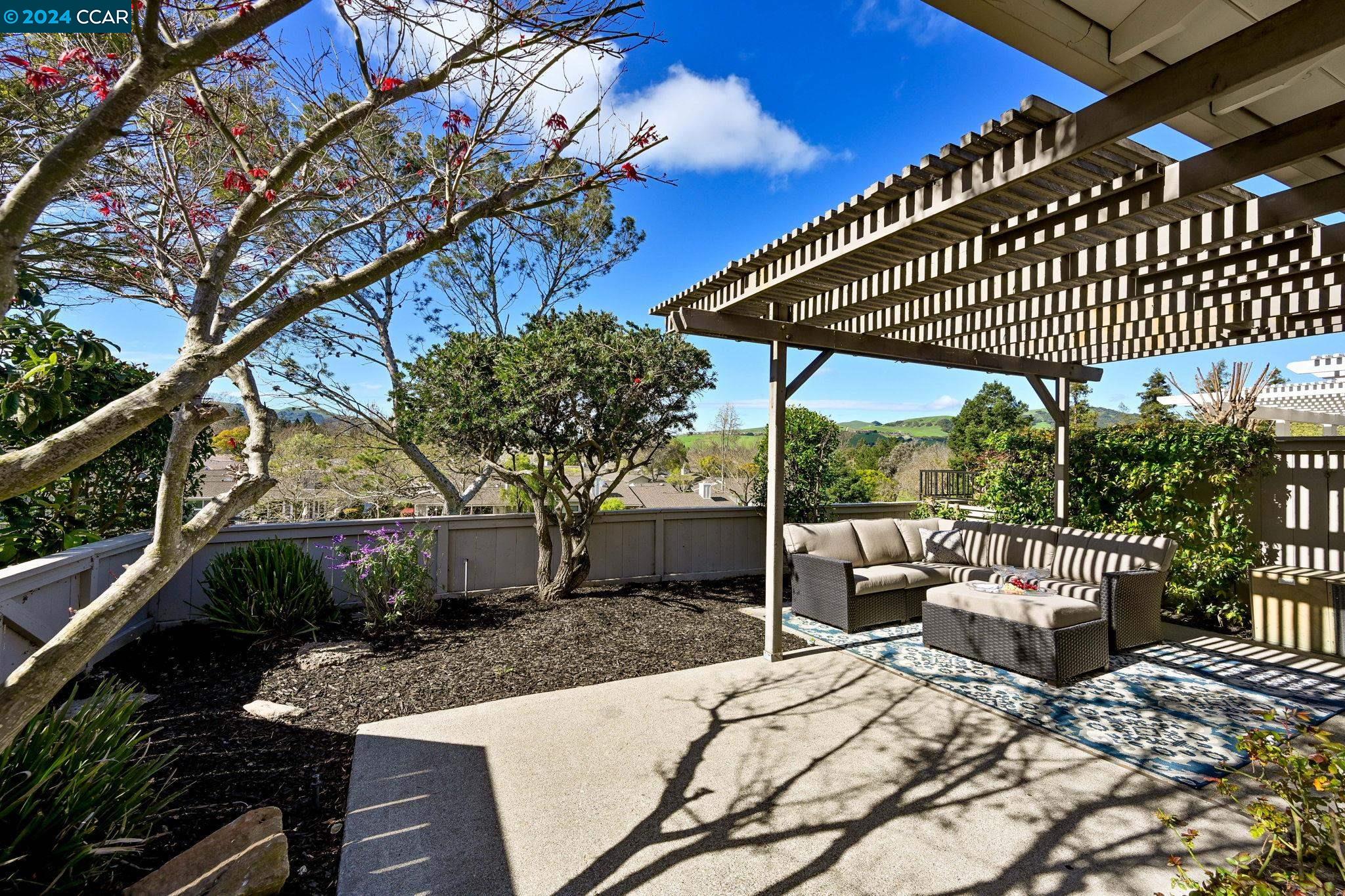Detail Gallery Image 4 of 47 For 537 Rolling Hills Ln, Danville,  CA 94526 - 2 Beds | 2 Baths