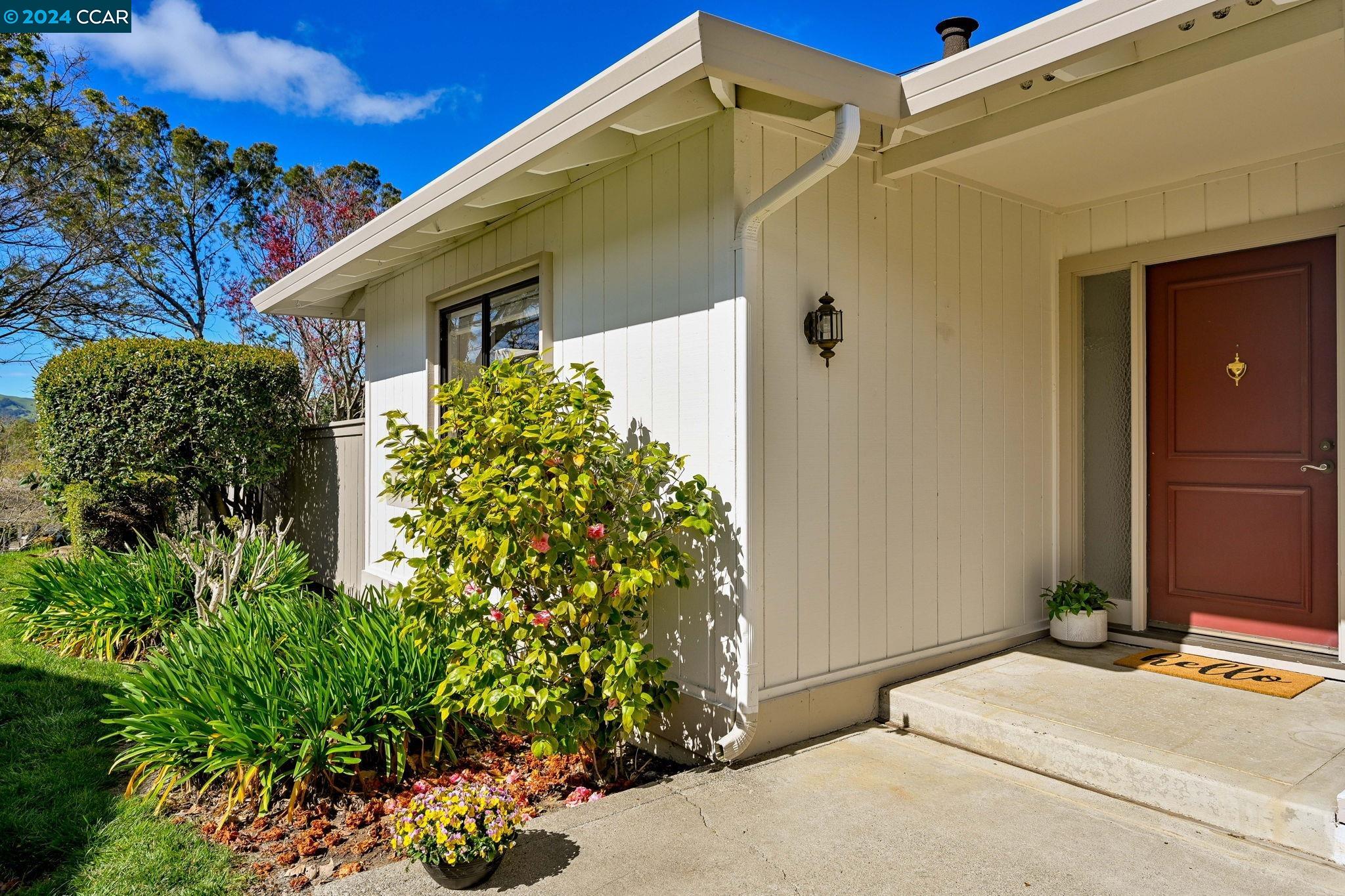 Detail Gallery Image 6 of 47 For 537 Rolling Hills Ln, Danville,  CA 94526 - 2 Beds | 2 Baths