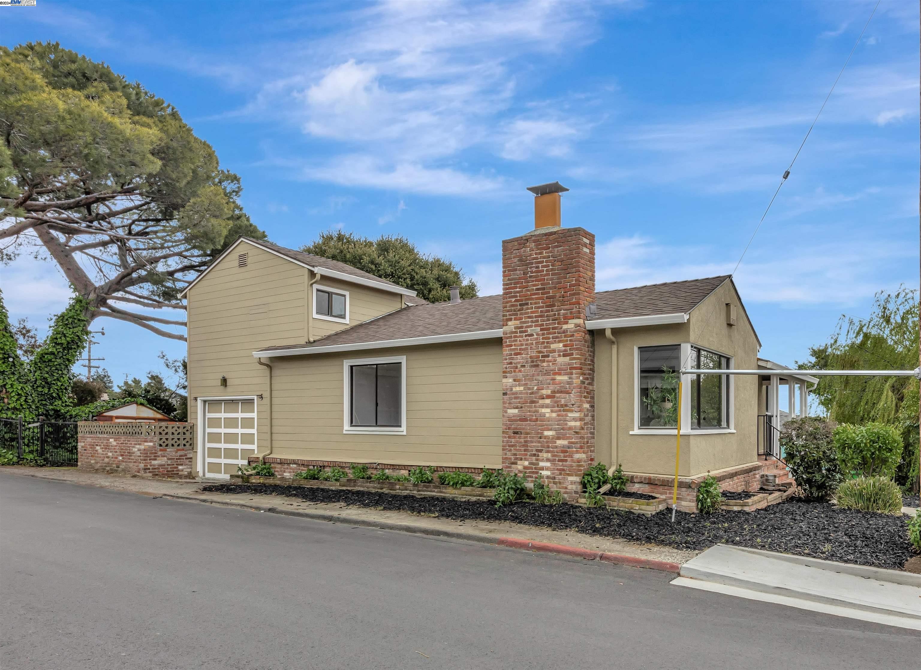Detail Gallery Image 1 of 1 For 17100 Rolando Ave, Castro Valley,  CA 94546 - 3 Beds | 2 Baths
