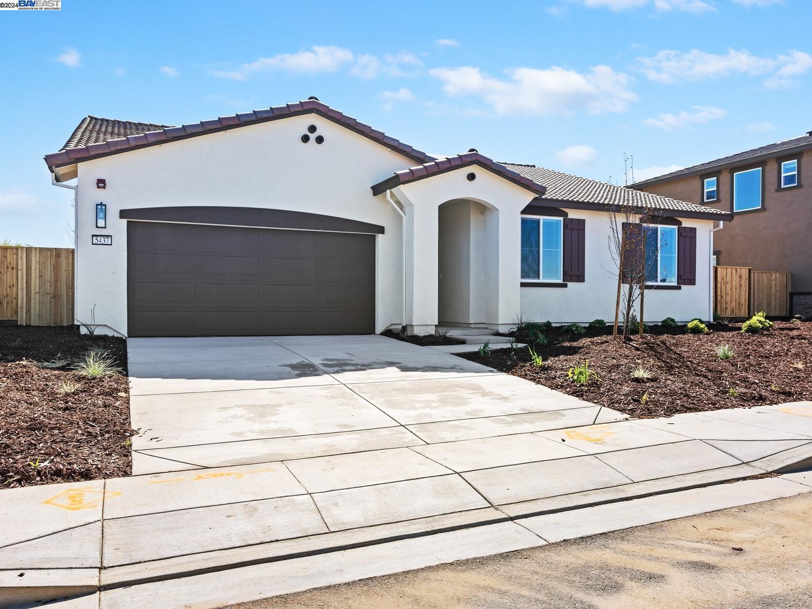 Detail Gallery Image 2 of 32 For 5437 Oneida Way, Antioch,  CA 94509 - 4 Beds | 2/1 Baths