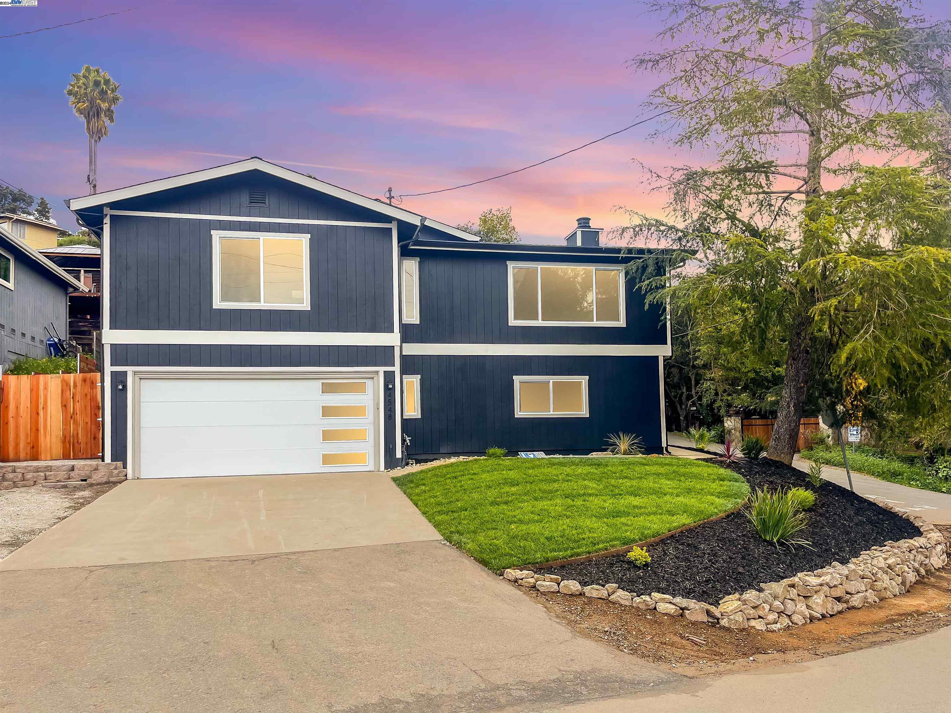 Detail Gallery Image 1 of 1 For 4548 Mountain View Ave, Oakland,  CA 94605 - 4 Beds | 3 Baths