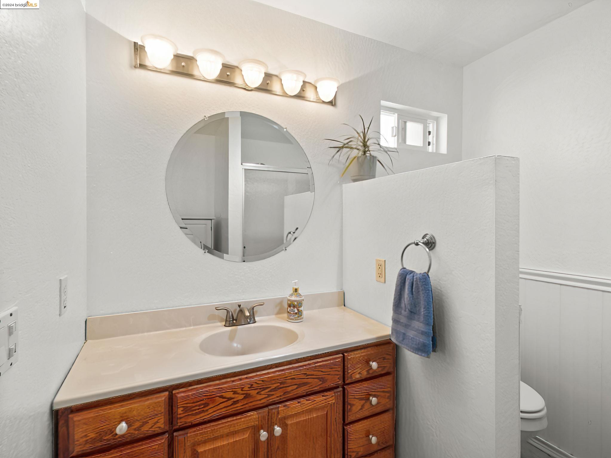 Detail Gallery Image 15 of 37 For 186 El Bonito, Benicia,  CA 94510 - 4 Beds | 2 Baths
