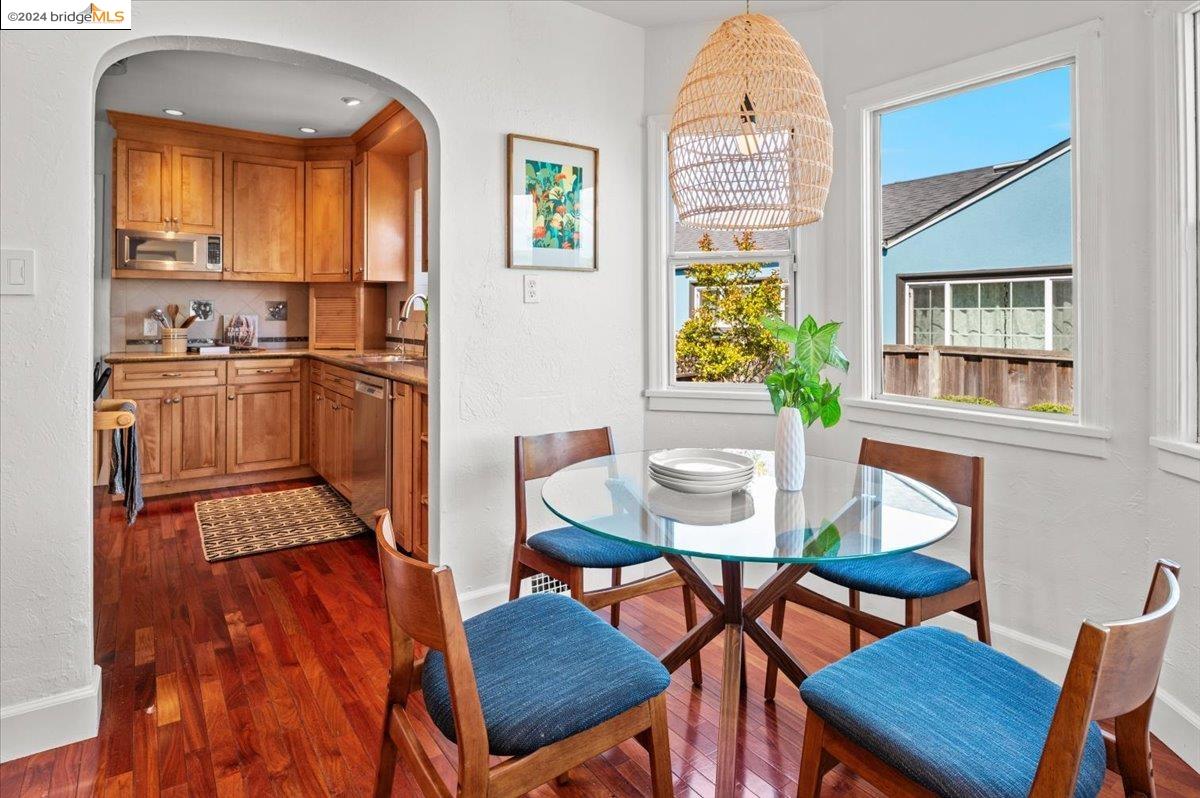 Detail Gallery Image 13 of 41 For 919 32nd St, Richmond,  CA 94804 - 4 Beds | 1/1 Baths