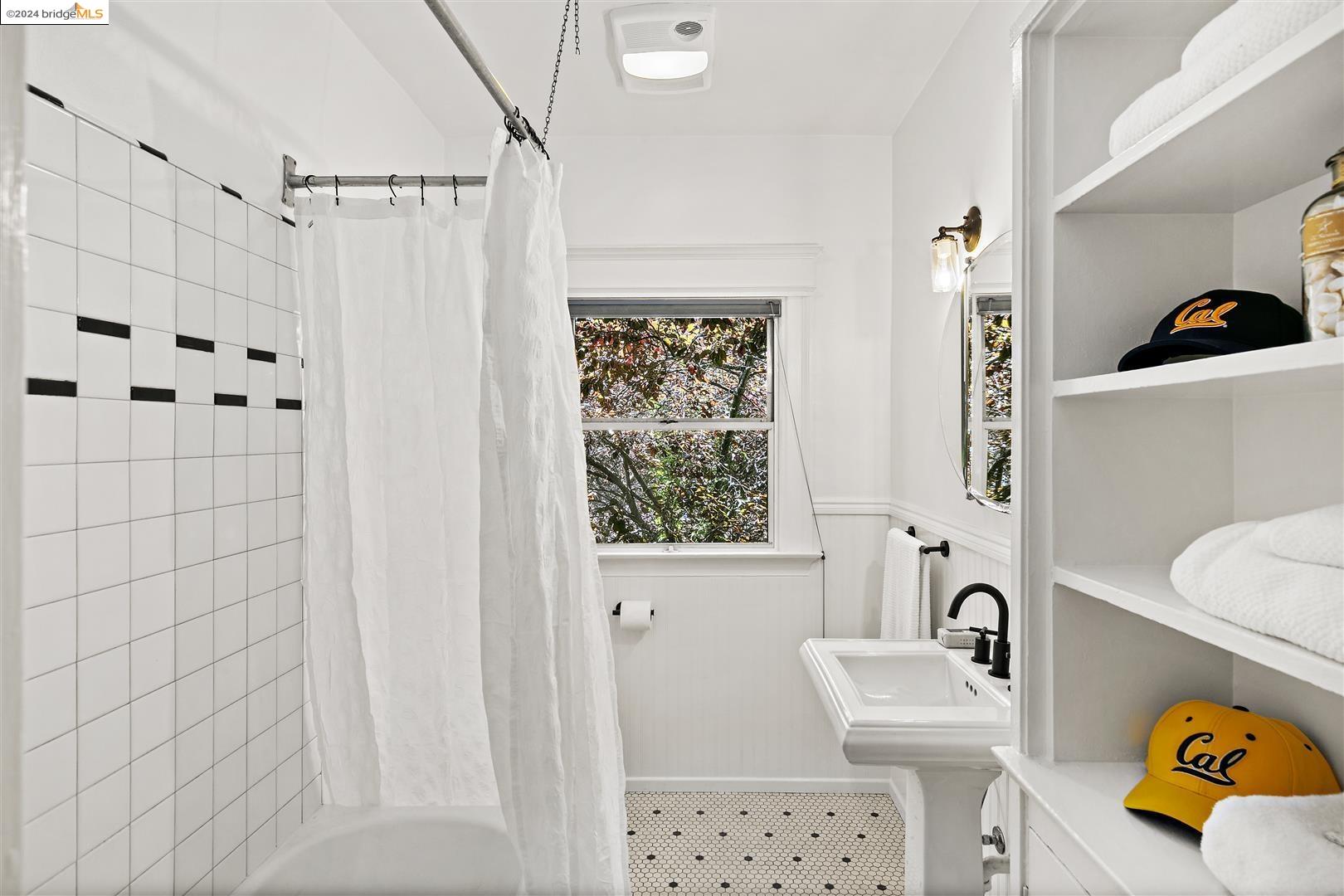 Detail Gallery Image 9 of 21 For 2611 Piedmont Ave #4,  Berkeley,  CA 94704 - 2 Beds | 1 Baths