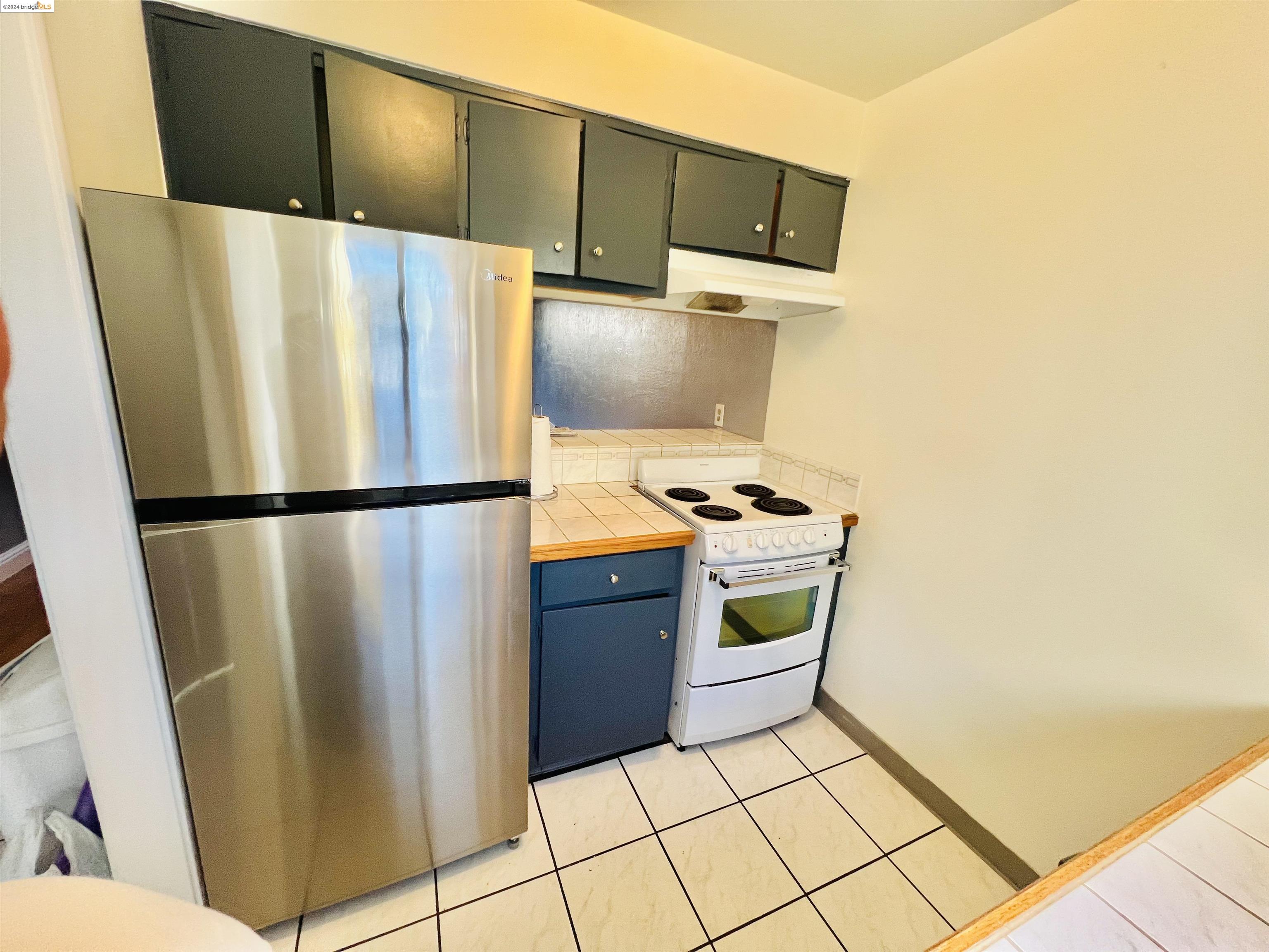 Detail Gallery Image 3 of 12 For 1560 Adelaide St #8,  Concord,  CA 94520 - 2 Beds | 1/1 Baths