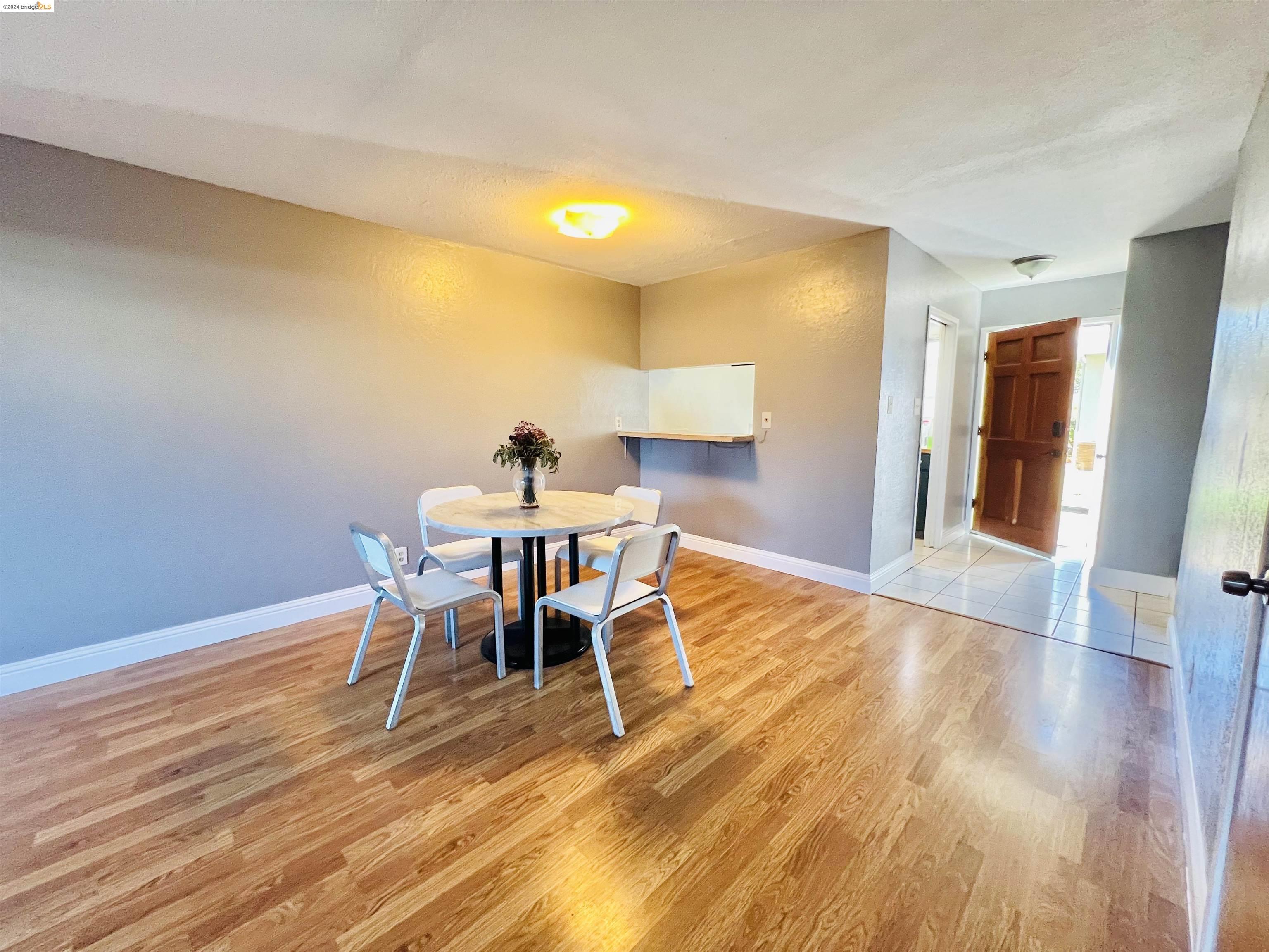 Detail Gallery Image 5 of 12 For 1560 Adelaide St #8,  Concord,  CA 94520 - 2 Beds | 1/1 Baths