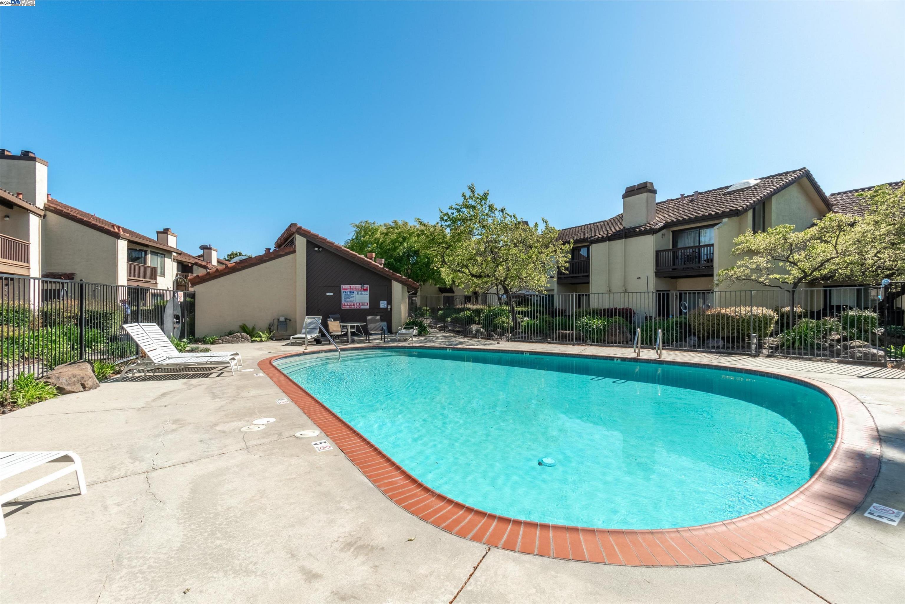 Detail Gallery Image 21 of 29 For 13933 Seagate Dr, San Leandro,  CA 94577 - 2 Beds | 2 Baths